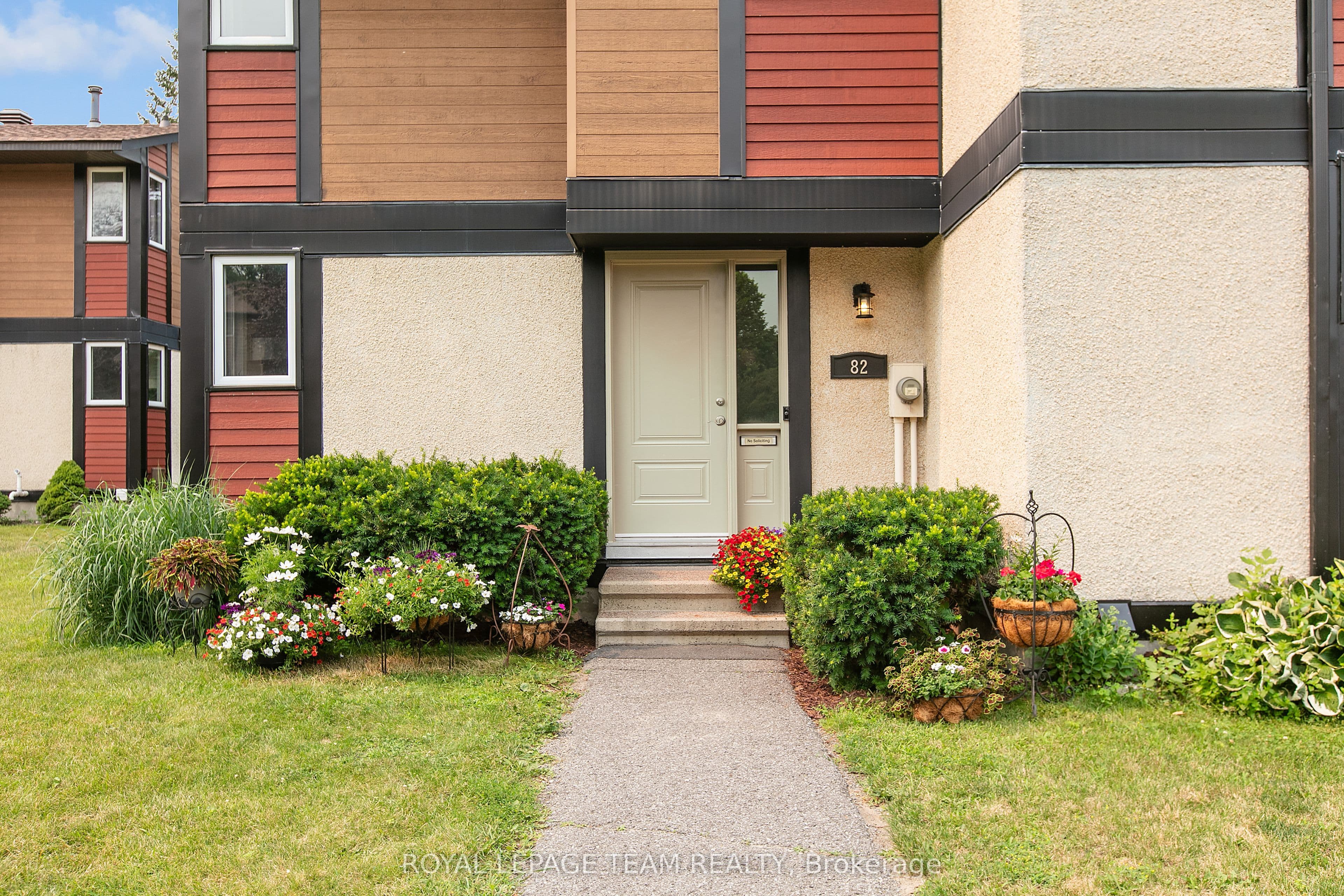 82 McClintock Way 68, Kanata, ON K2L 2A2