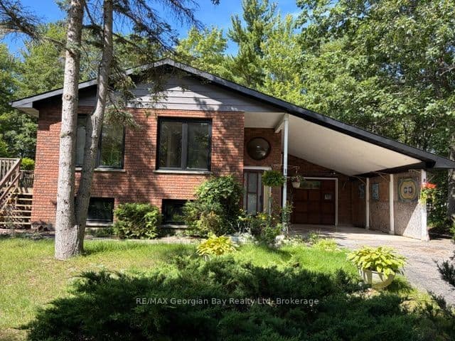 167 NW Tall Pines Drive NW, Tiny, ON L9M 0H4