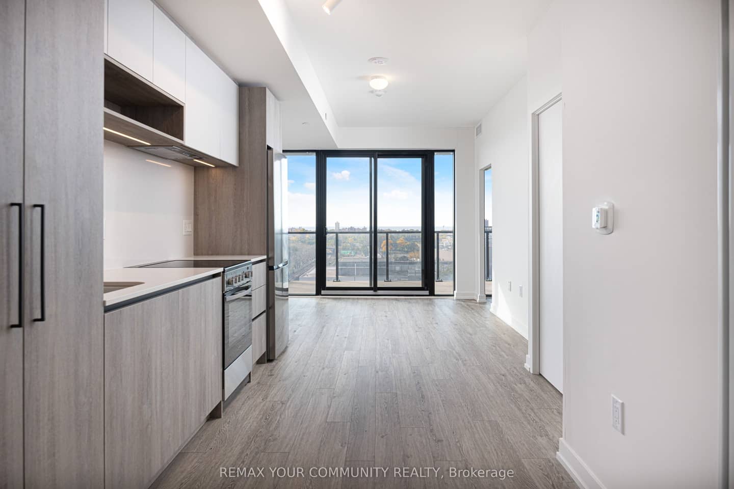 181 Sterling Road 1005, Toronto, ON M6R 2B2