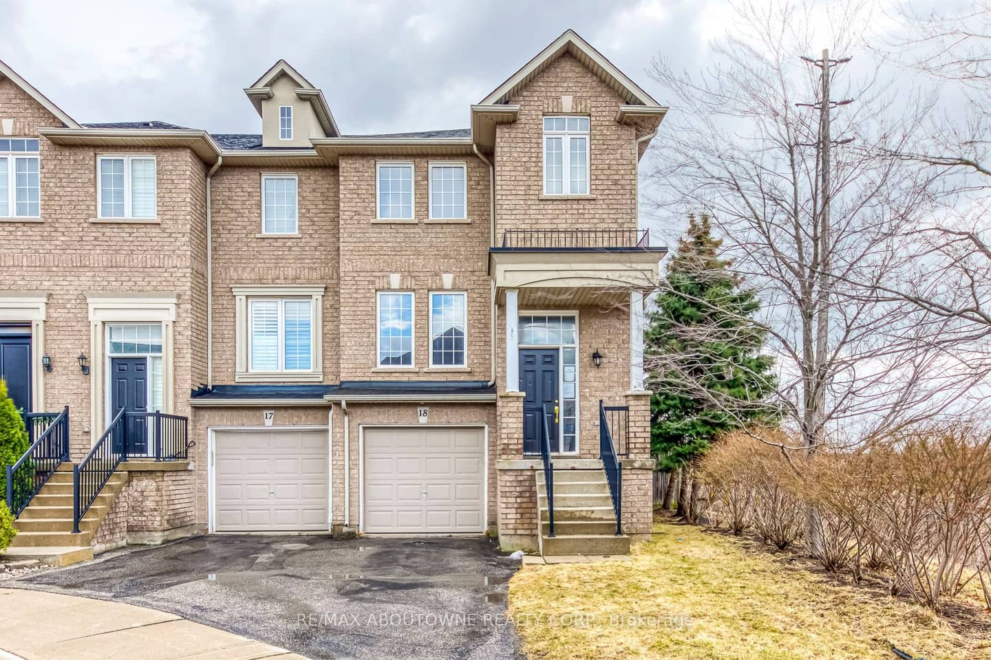 2280 Baronwood Drive Unit 18, Oakville, ON L6M 5J8
