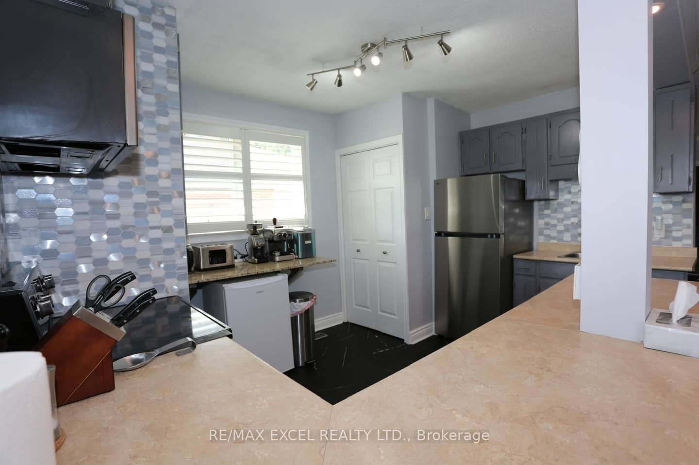 44 Lindsay Avenue, Newmarket, ON L3Y 4N6
