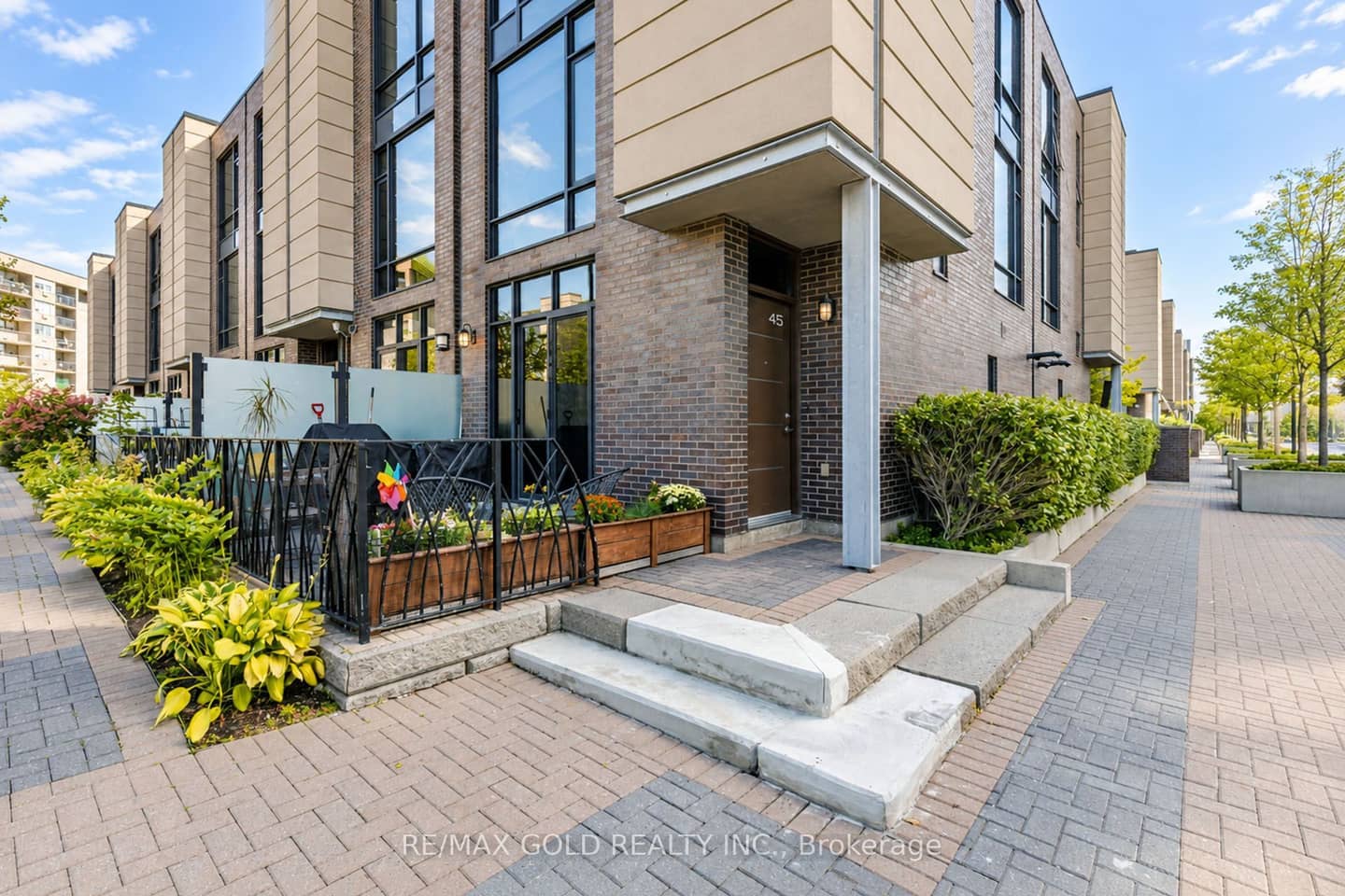 23 Valhalla Inn Road 45, Toronto, ON M9B 0B3