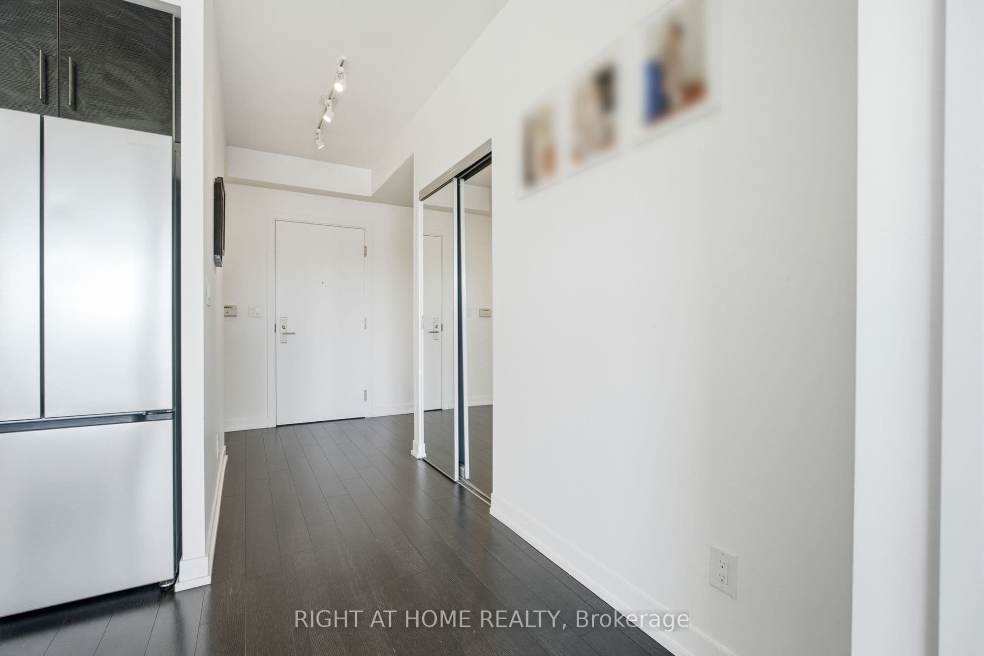 5101 Dundas Street W 411, Toronto, ON M9A 5G8