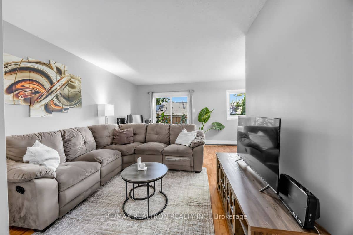 5025 Pinedale Avenue 10, Burlington, ON L7L 5J6