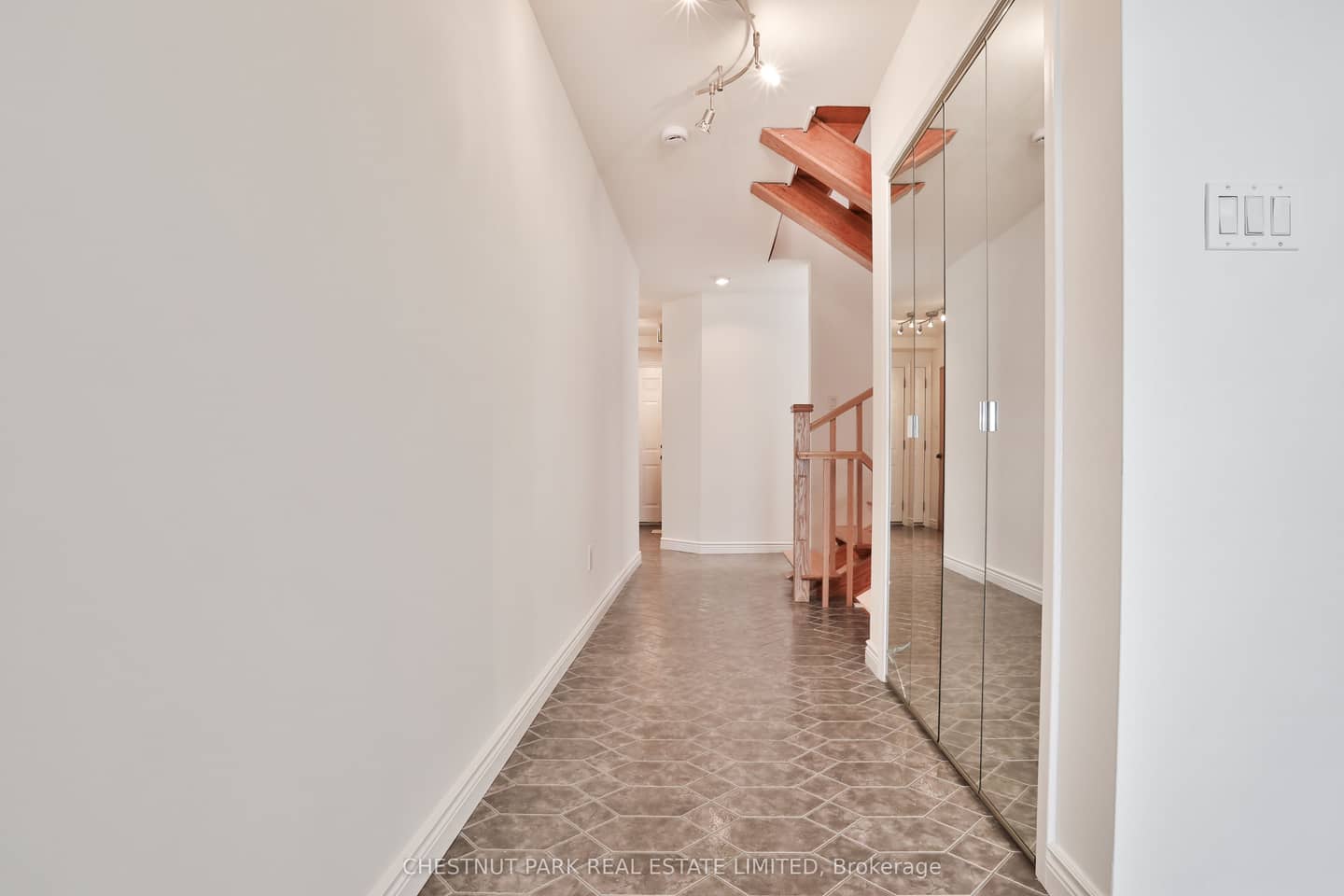 2 Allview Crescent, Toronto, ON M2J 2R3