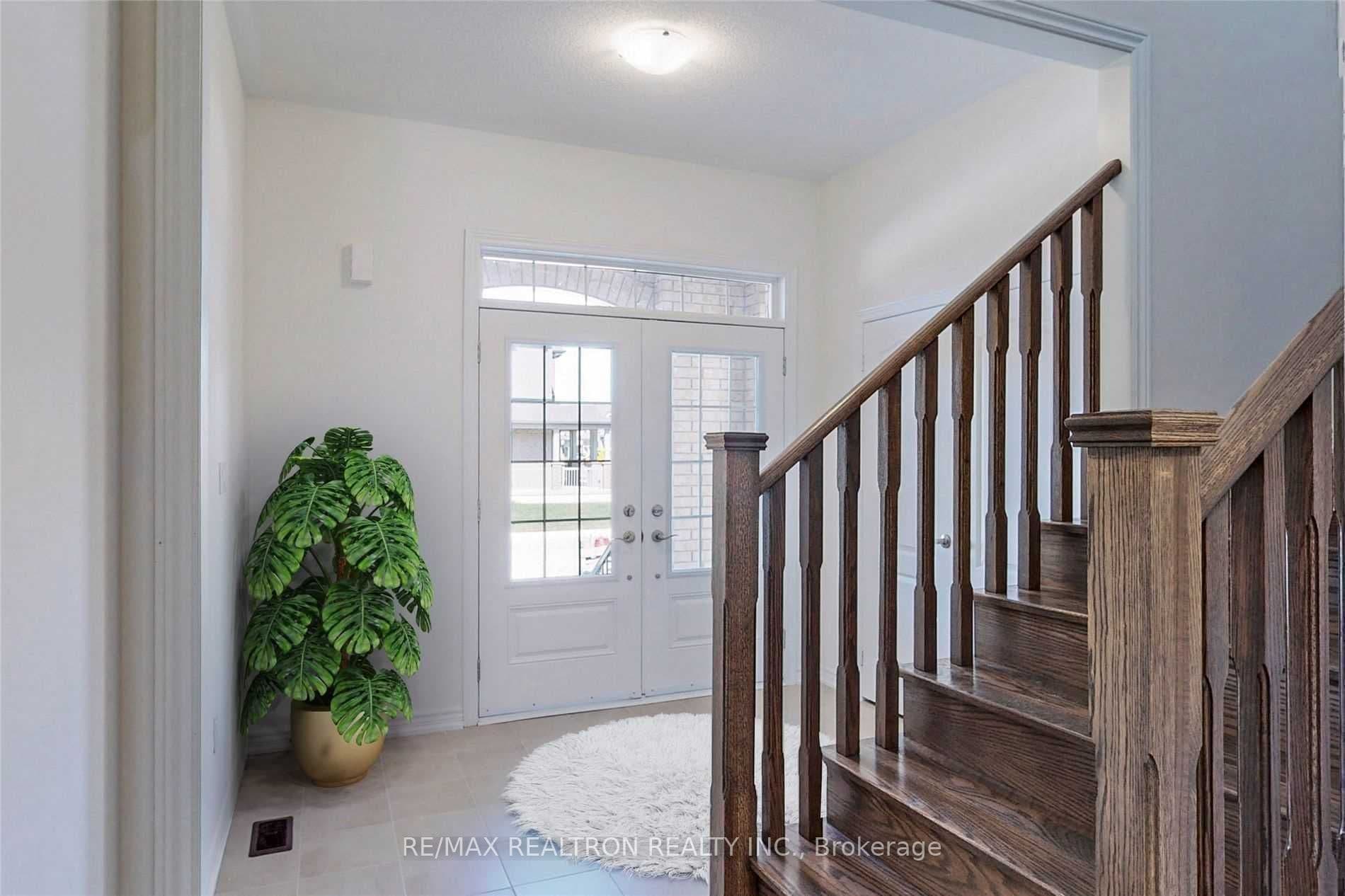 376 Danny Wheeler Boulevard, Georgina, ON L4P 1J5