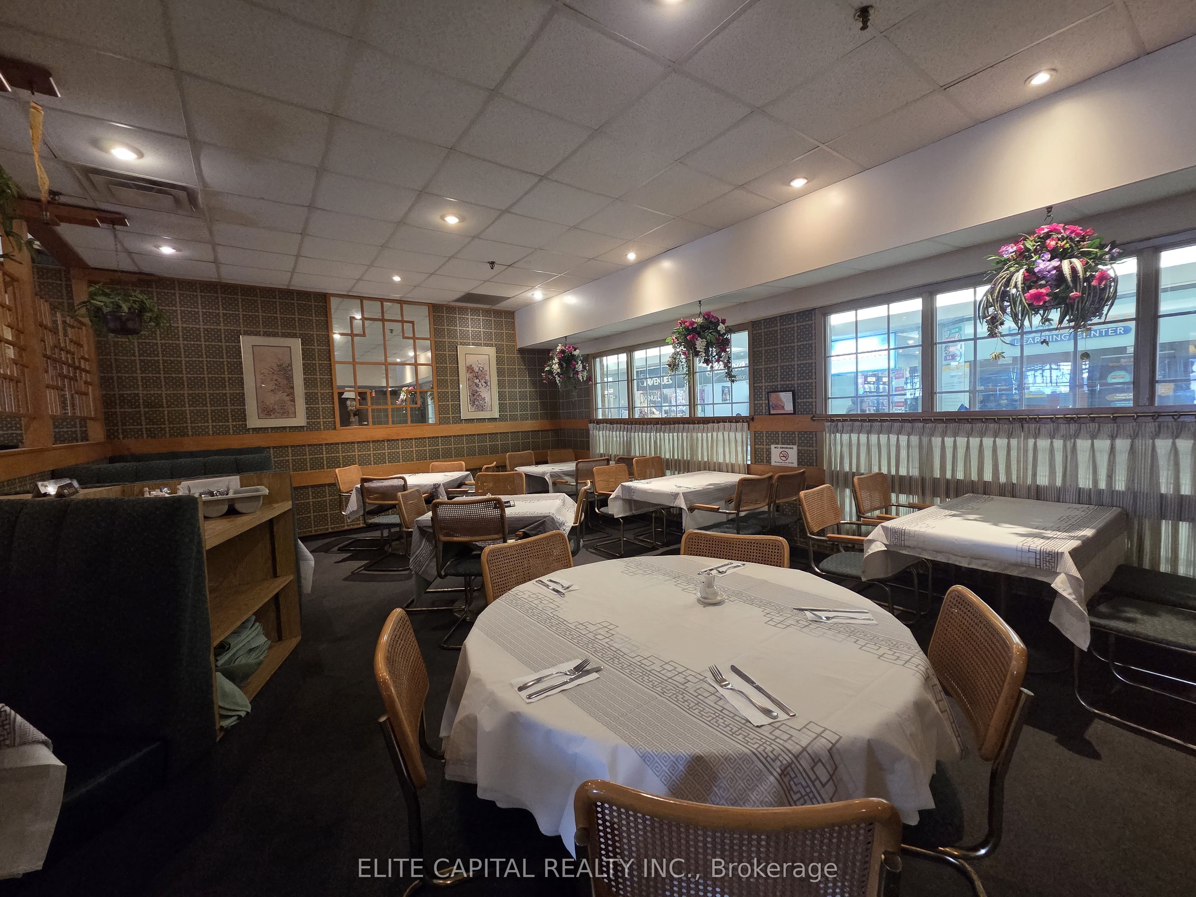 377 Burnhamthorpe Road E, Mississauga, ON L5A 3Y1