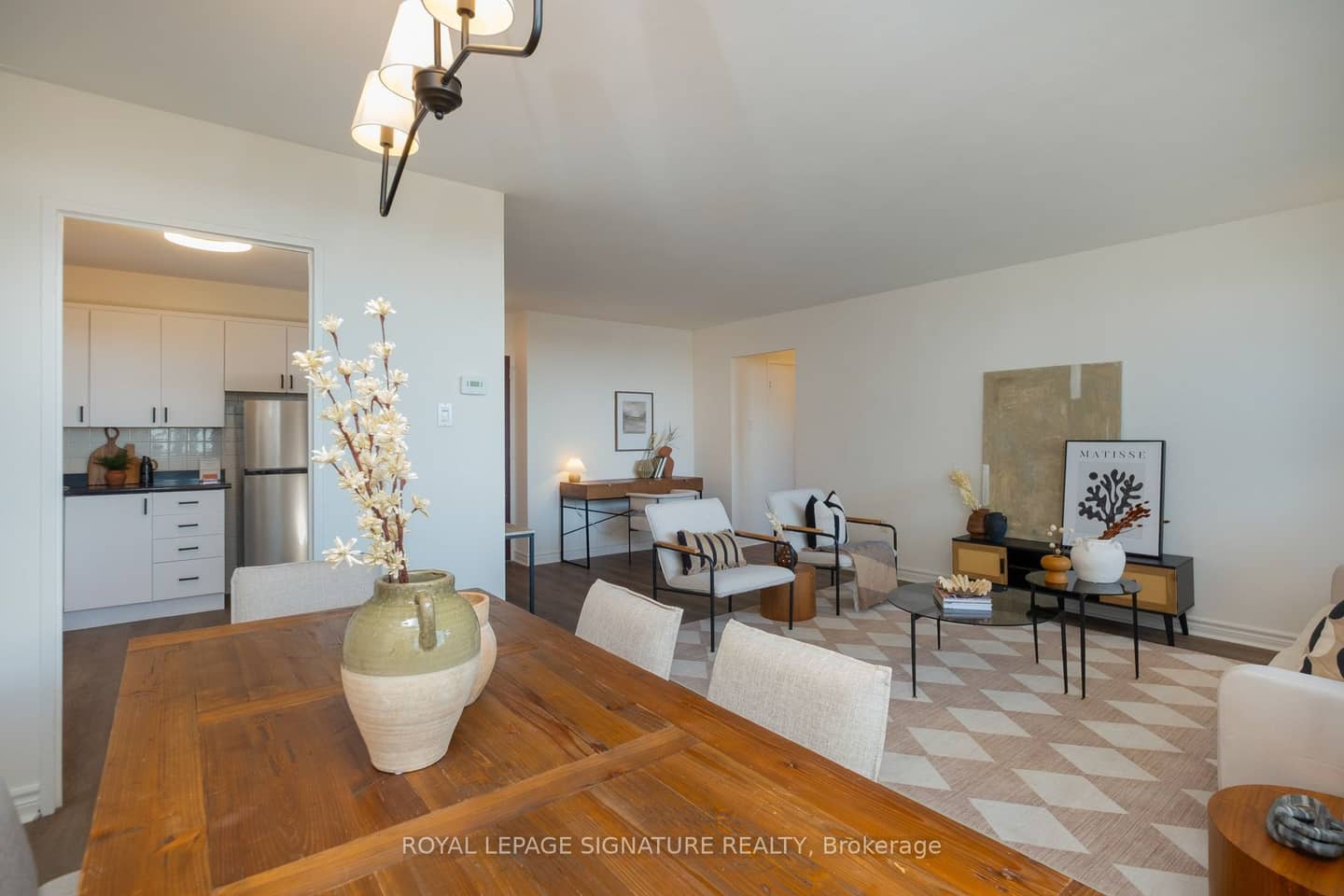 360 Ridelle Avenue 1607, Toronto, ON M6B 1K1