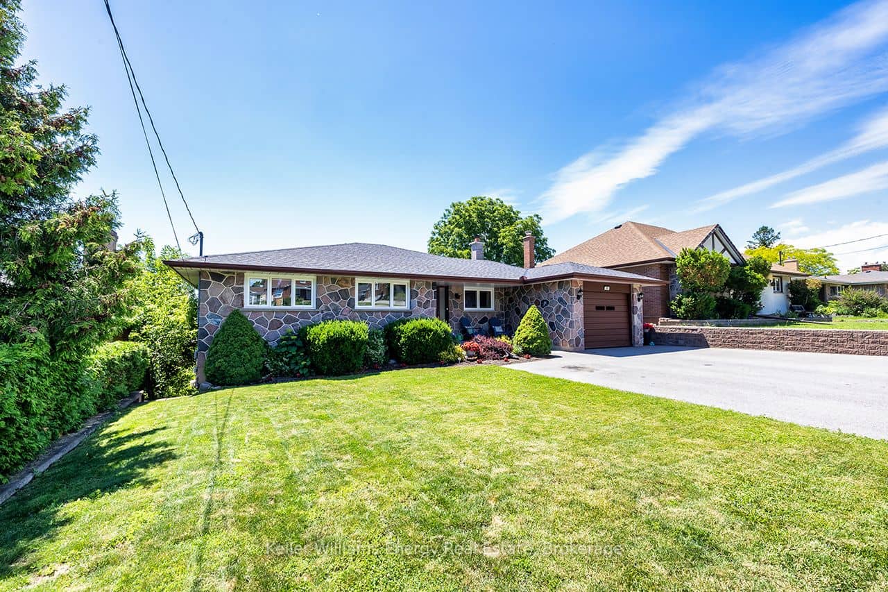 94 Grandview Street S, Oshawa, ON L1H 7C4