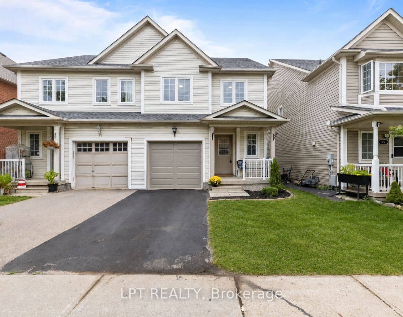 31 Laurendale Avenue, Georgina, ON L4P 4A8
