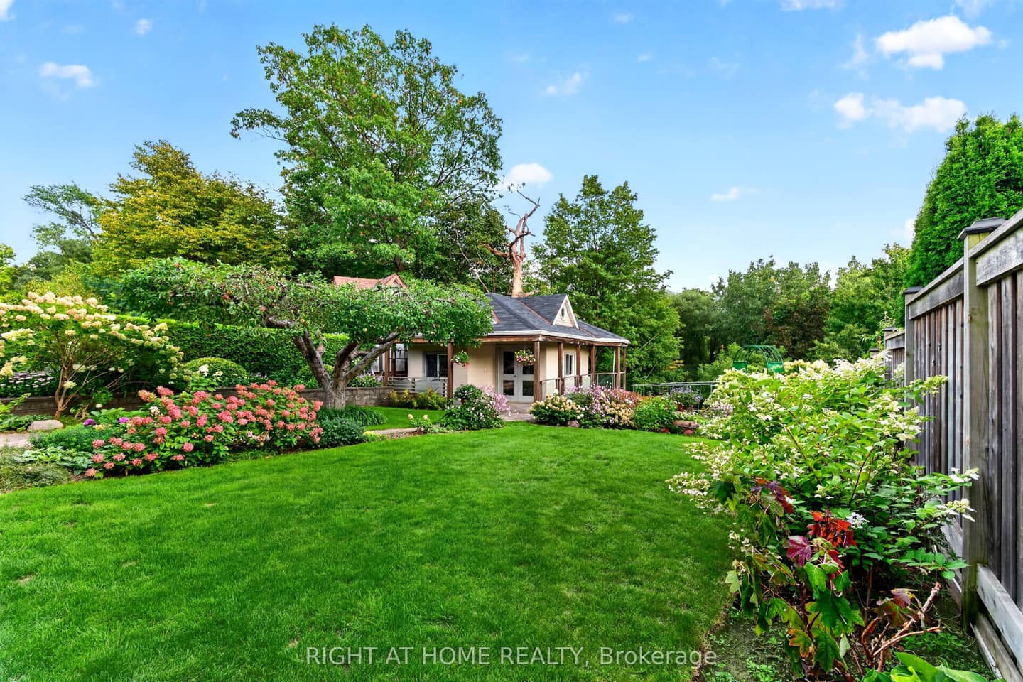 397 Maple Leaf Drive, Toronto, ON M6L 1P4