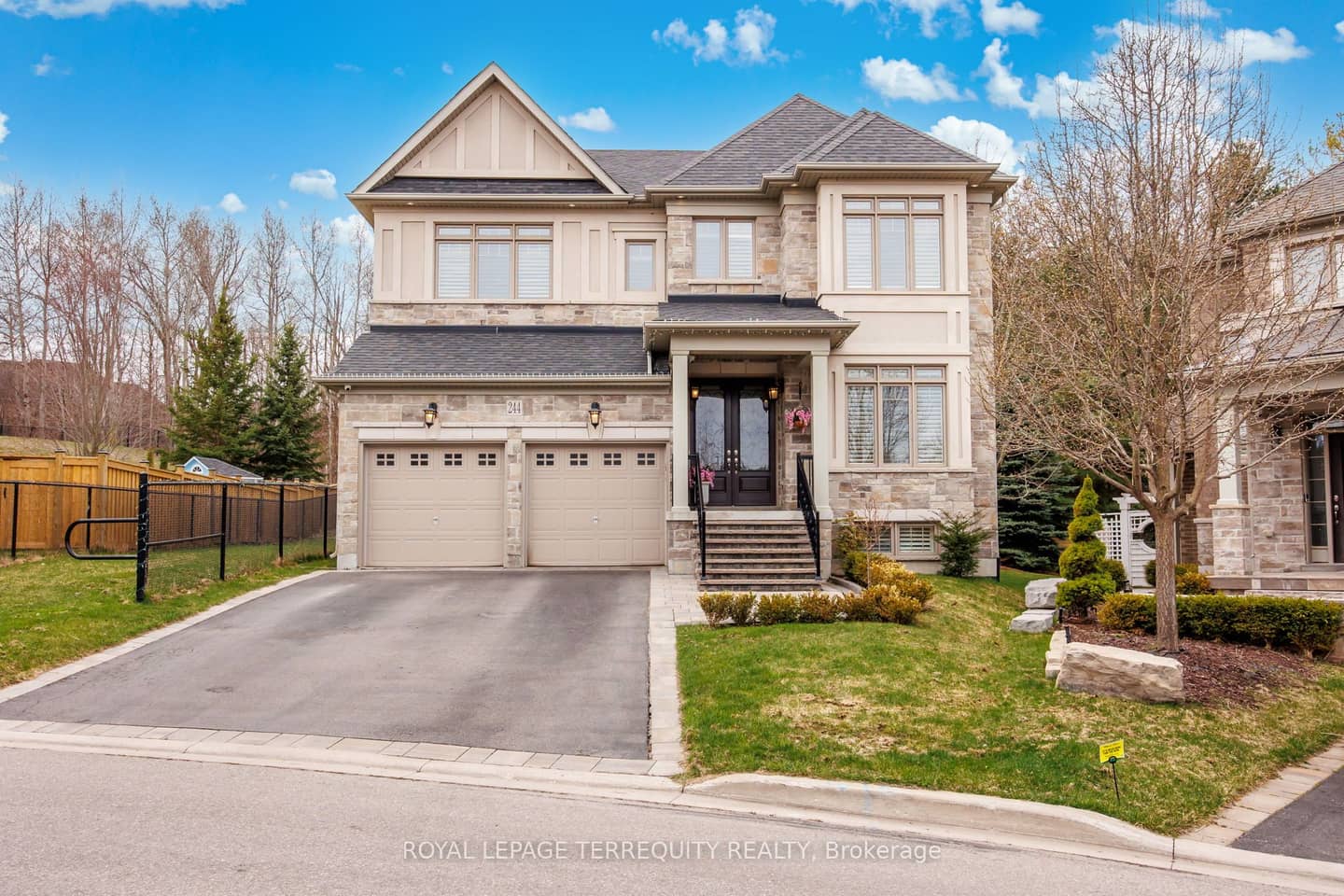 244 Frederick Curran Lane, Newmarket, ON L3X 0B9