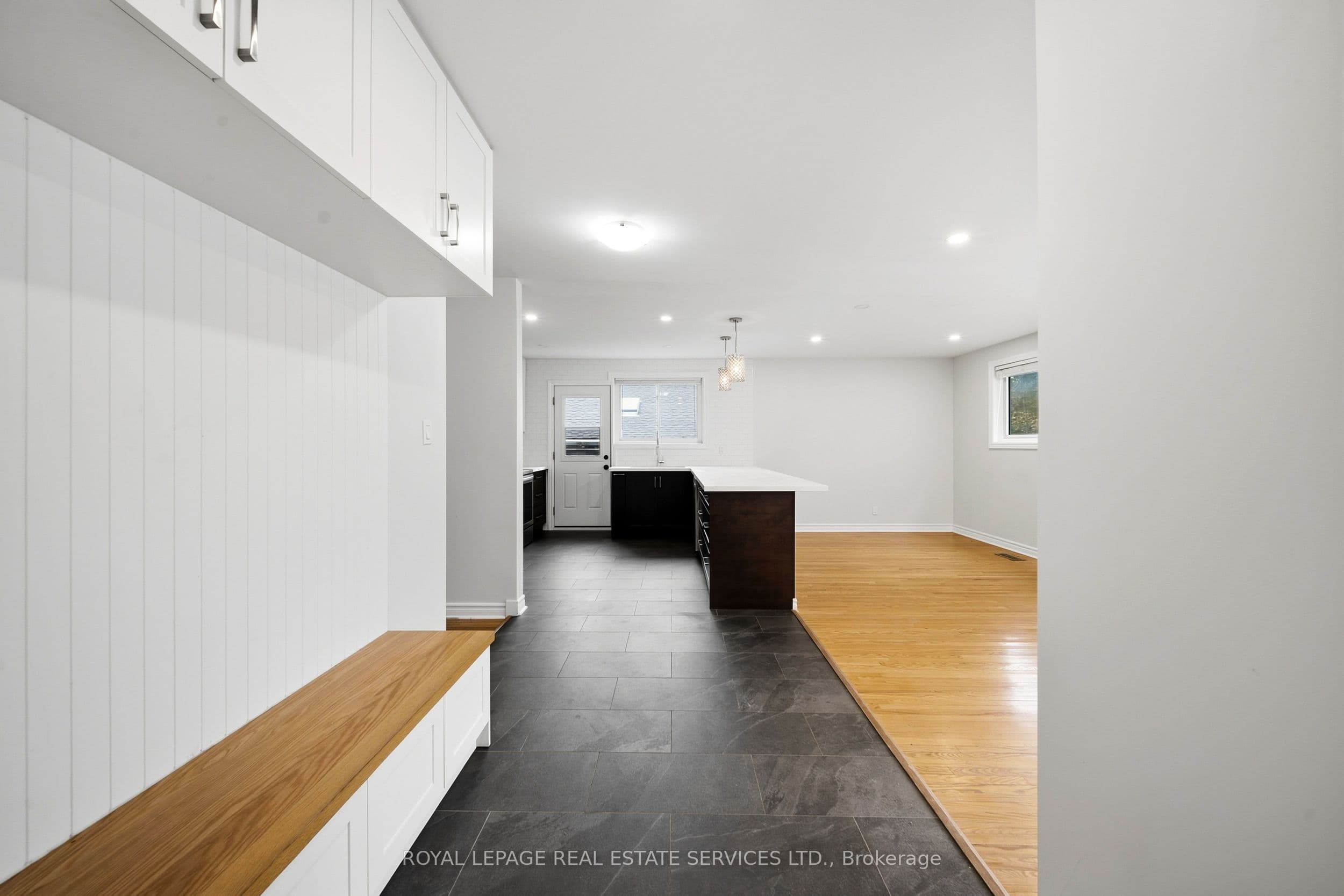 6 Corbett Crescent Main, Aurora, ON L4G 2G1