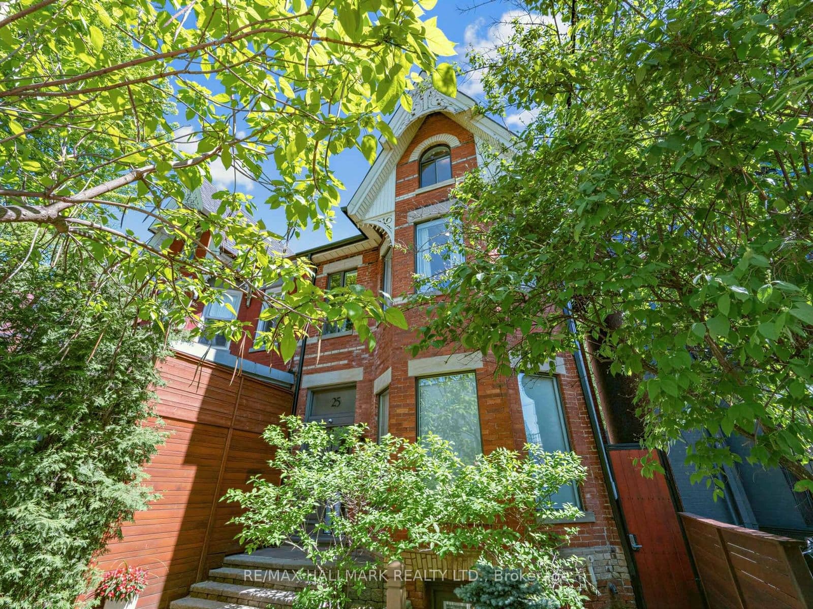 25 Grange Avenue, Toronto, ON M5T 1C6