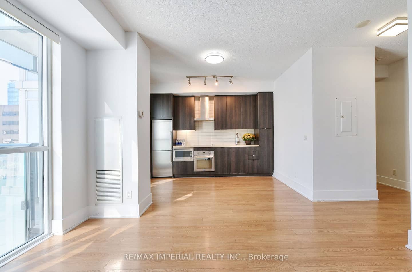 300 Front Street W 1605, Toronto, ON M5V 0E9