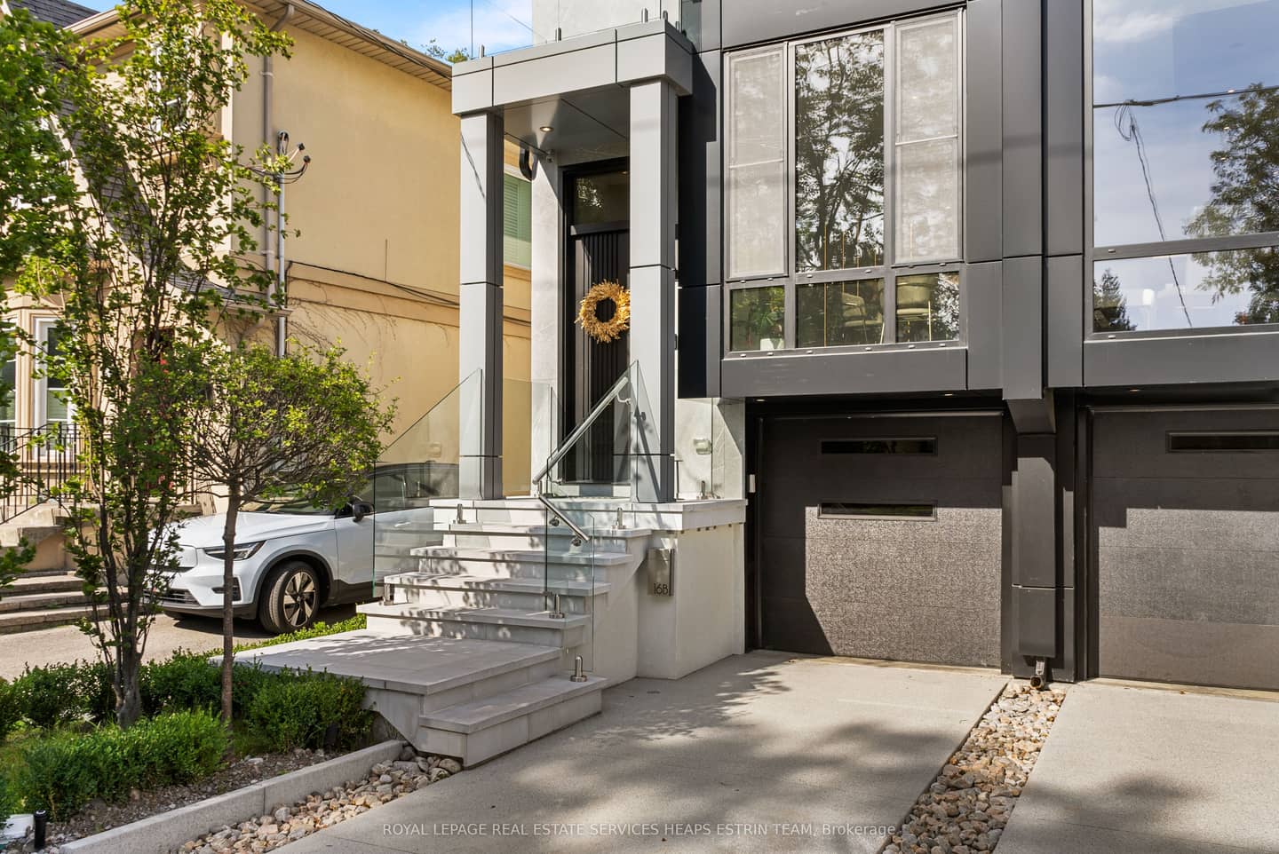 16B Kenrae Road, Toronto, ON M4G 1Y1