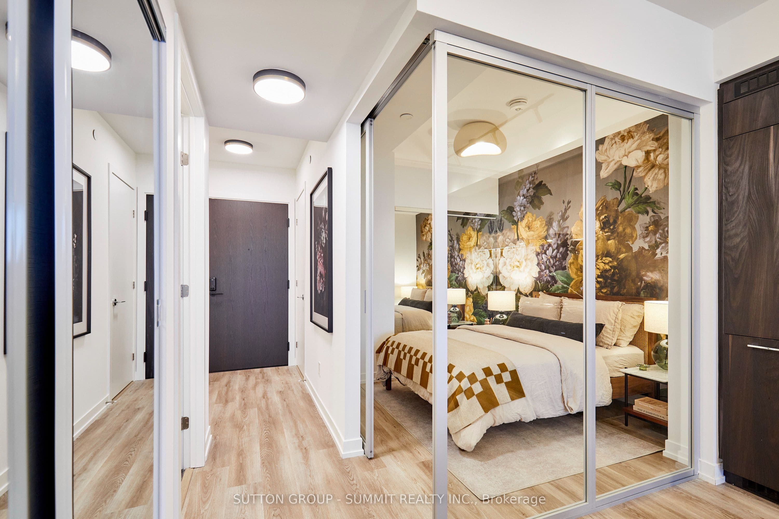 771 YONGE Street 2501, Toronto, ON M4W 0B8