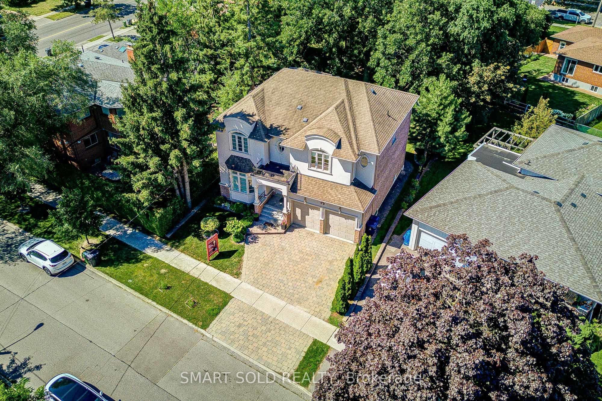 6 Brill Crescent, Toronto, ON M2R 2X3