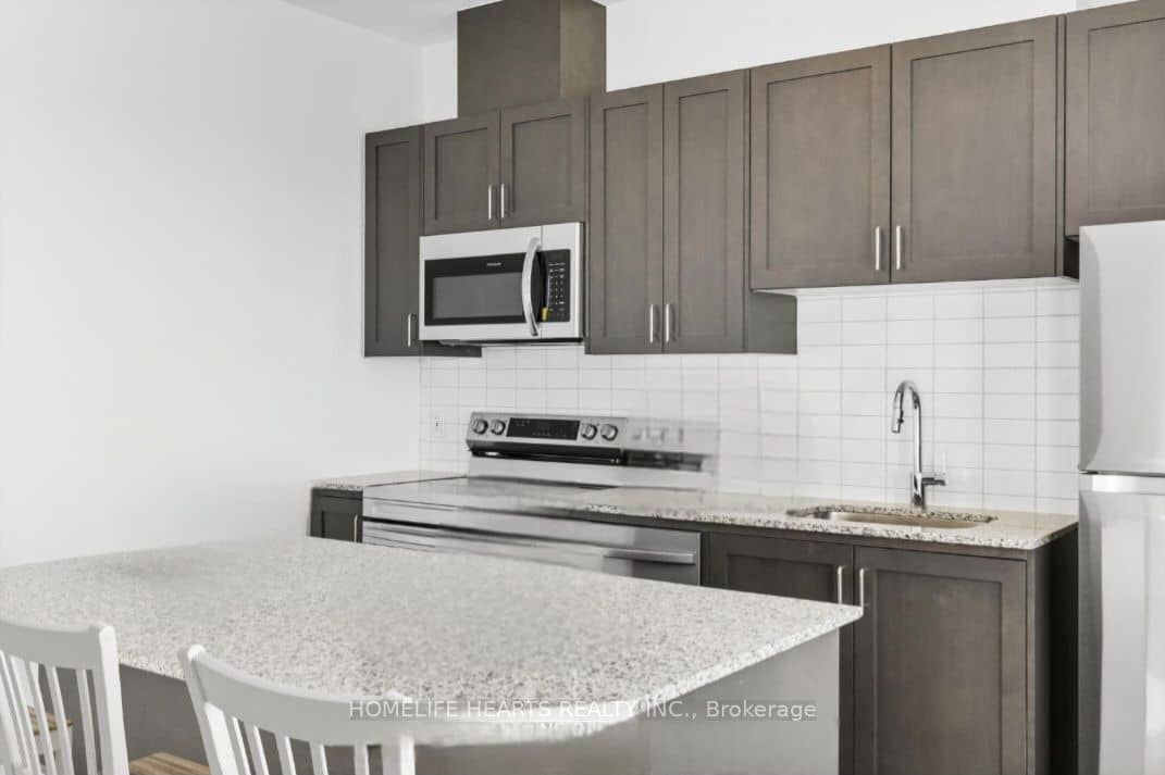 3285 Carding Mill Trail 403, Oakville, ON L6M 1S1