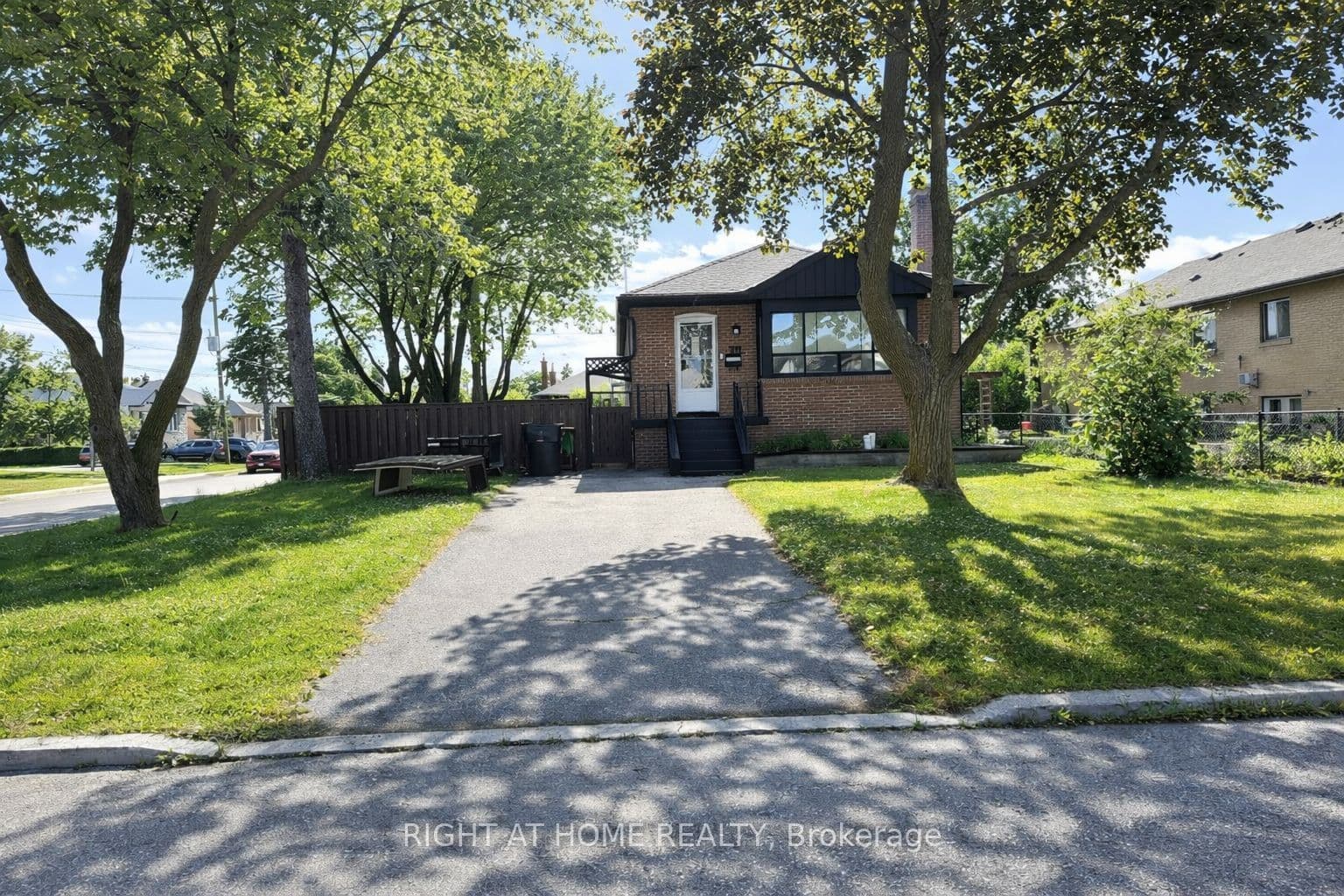 70 Bunnell Crescent, Toronto, ON M3M 2C1
