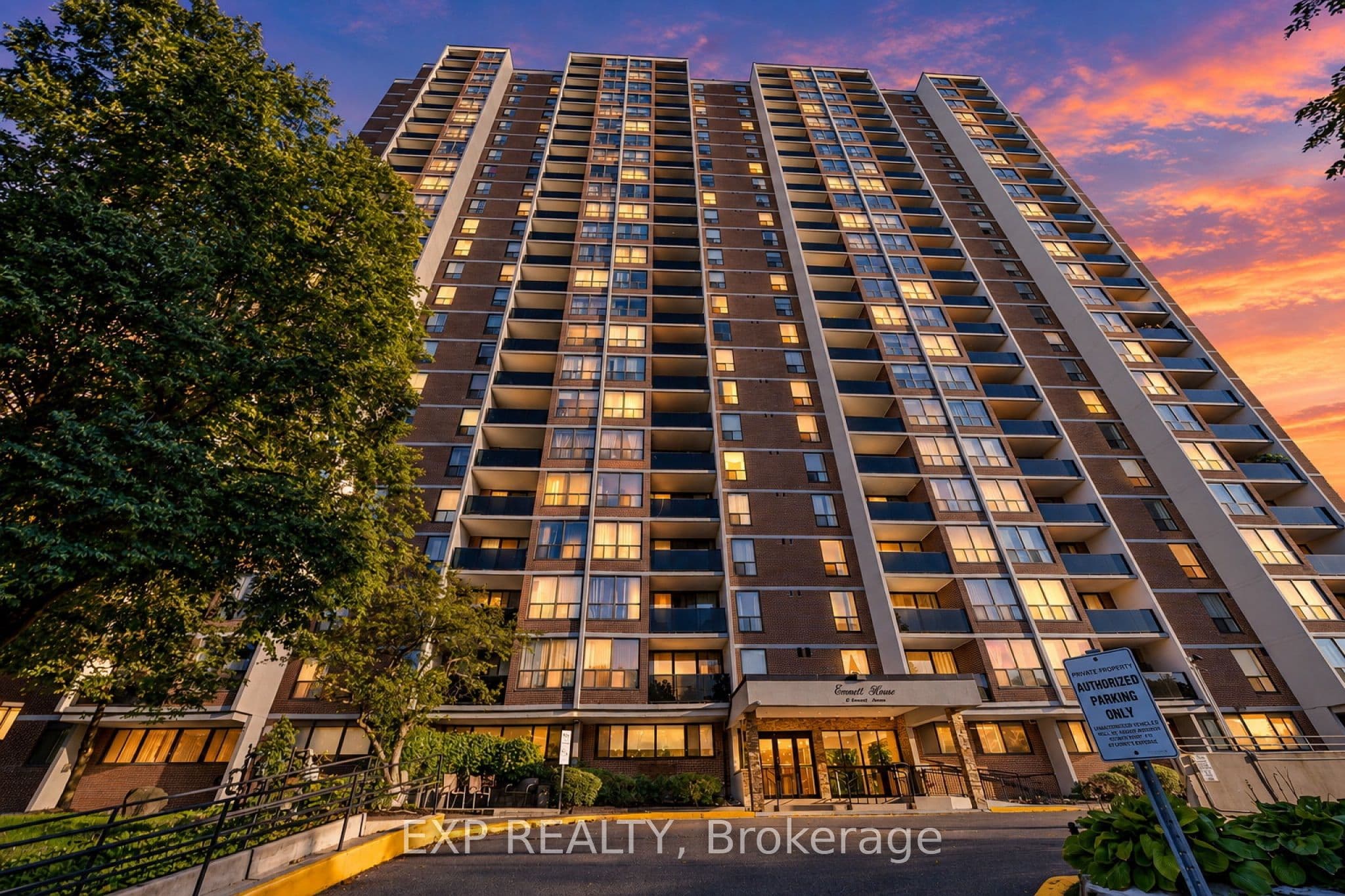 85 Emmett Avenue 2412, Toronto, ON M6M 5A2
