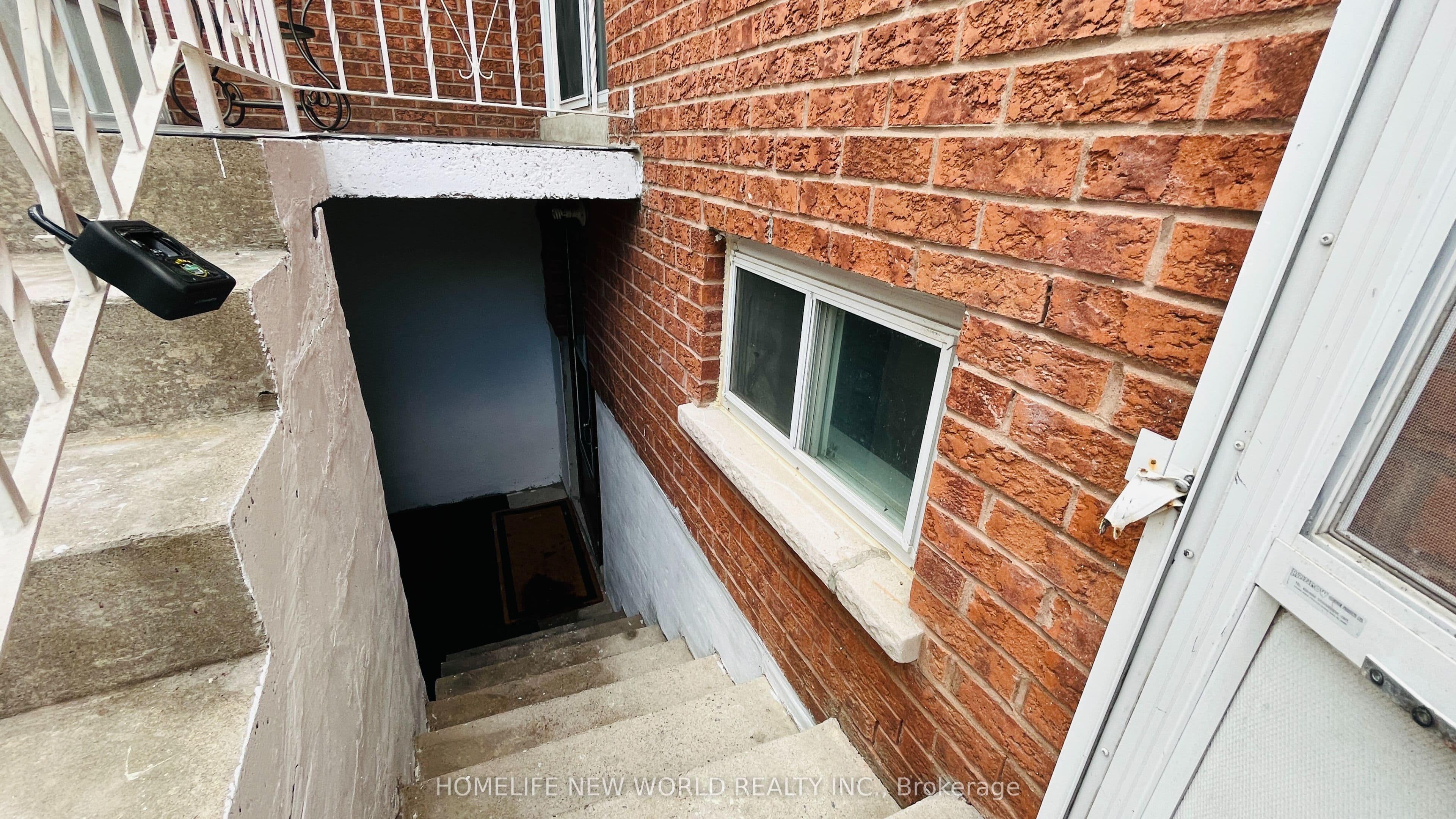 38 Weldrick Road W Lower, Richmond Hill, ON L4C 3T8