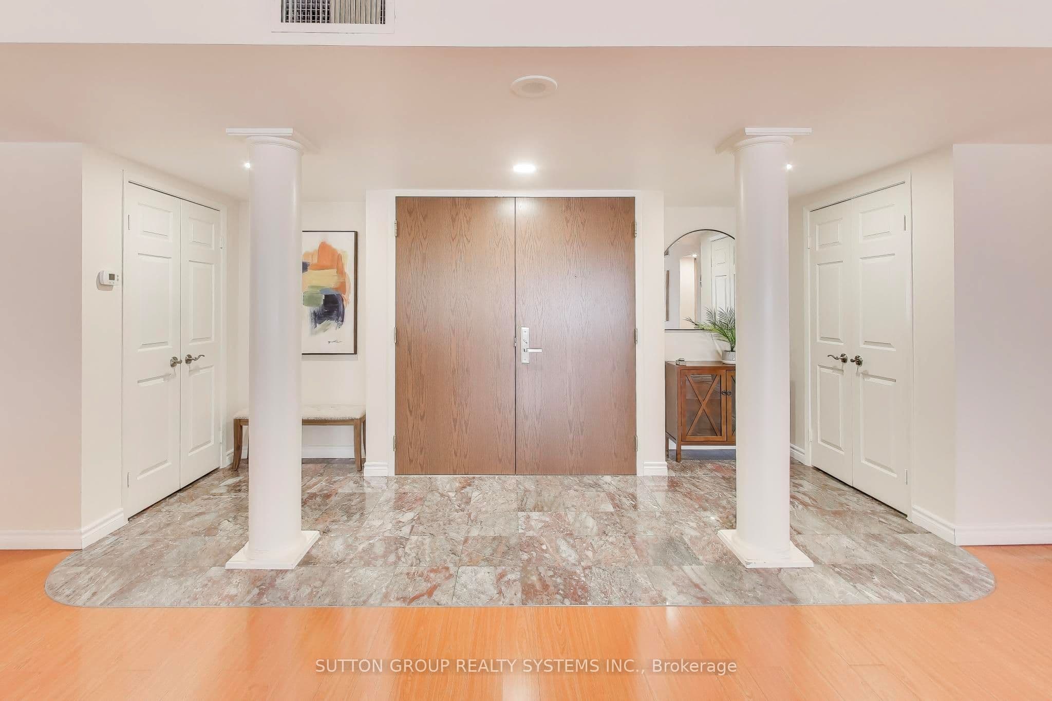 45 Kingsbridge Garden Circle N 3307, Mississauga, ON L5R 3K4