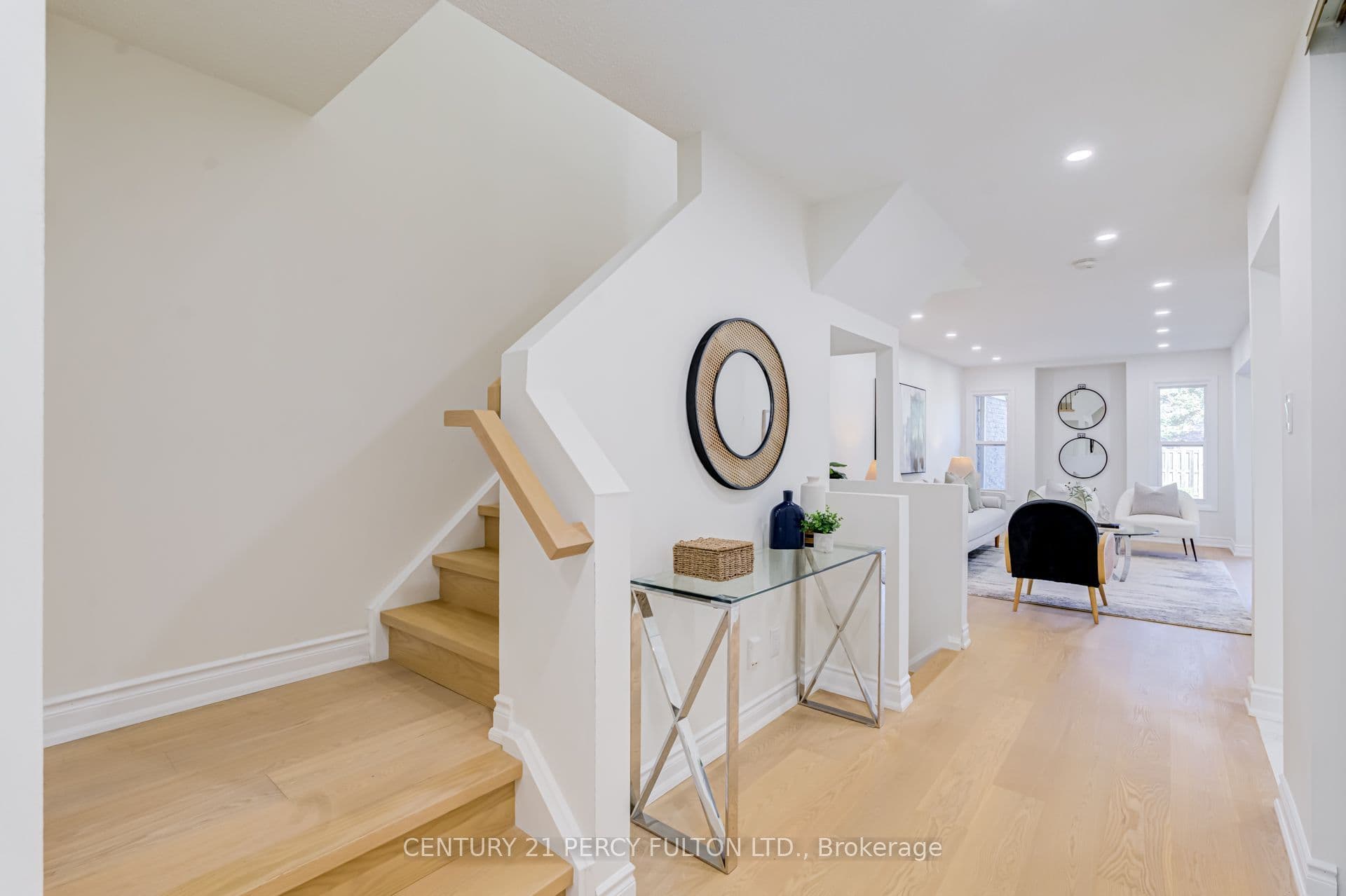33 Lorna Rae Boulevard, Toronto, ON M1V 2C7