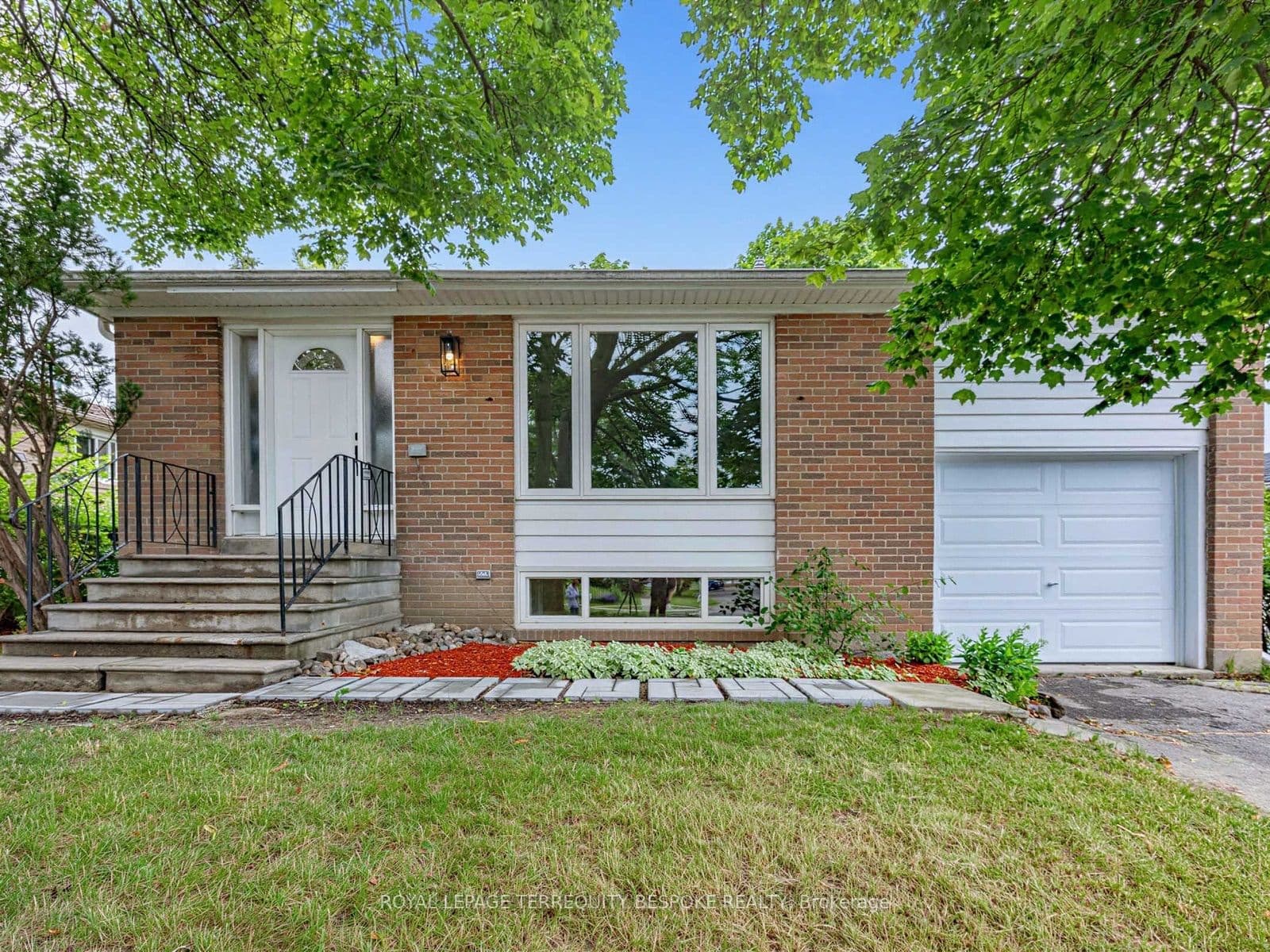 9 Midcroft Drive, Toronto, ON M1S 1W9