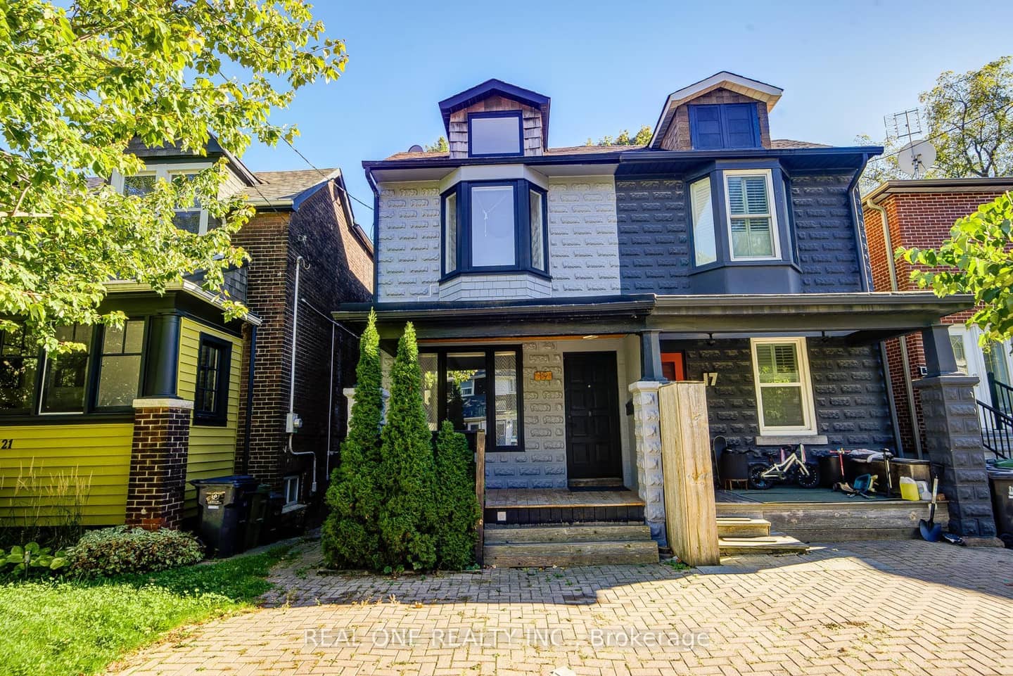 19 Battenberg Avenue, Toronto, ON M4L 1J7