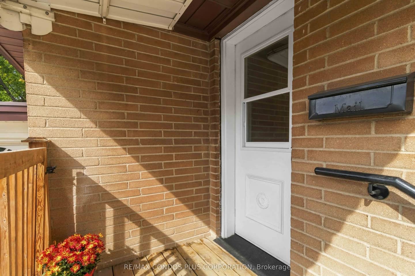 122 Wyndale Drive, Toronto, ON M6L 1G3