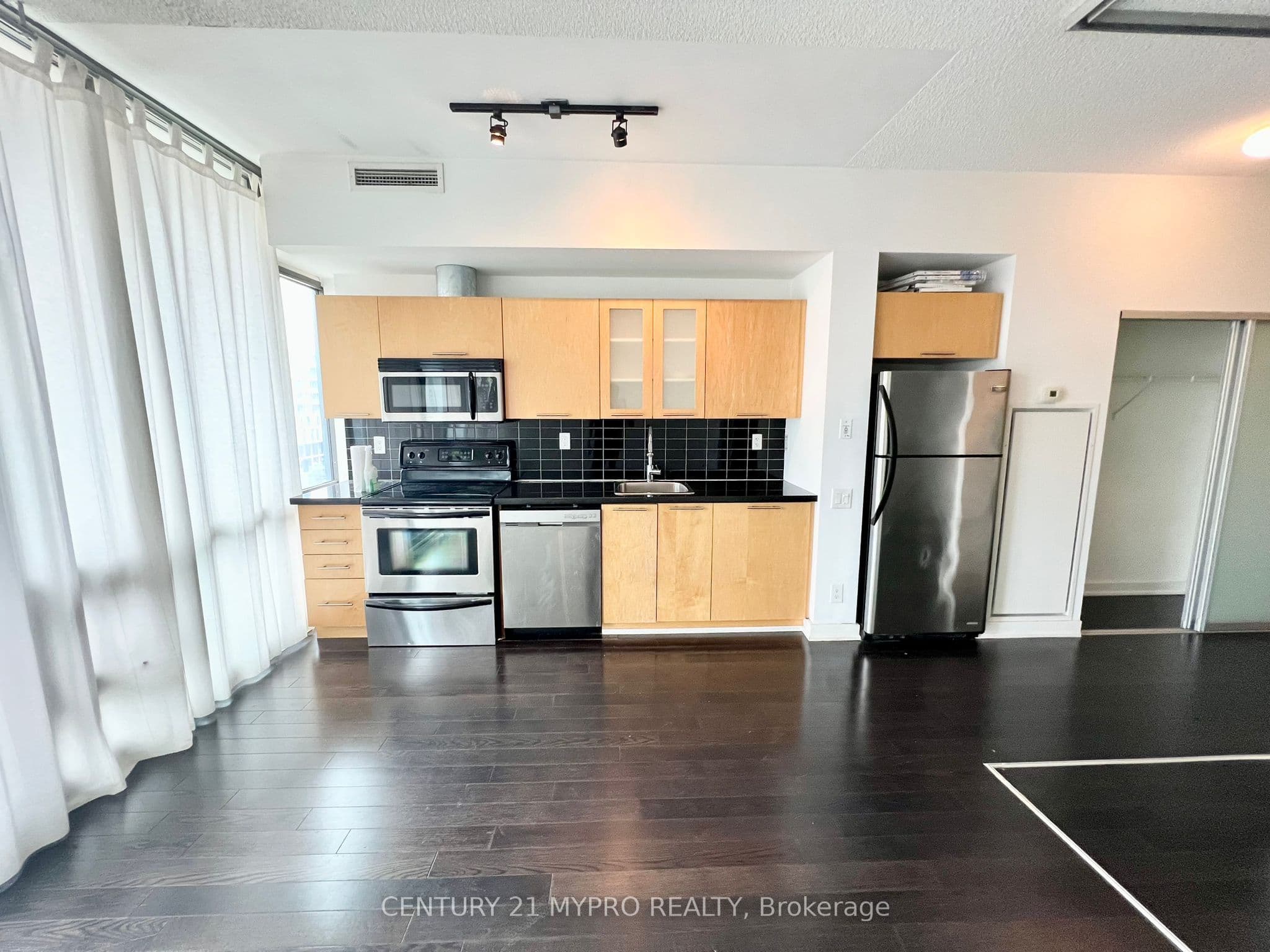 33 Mill Street 801, Toronto, ON M5A 3R3