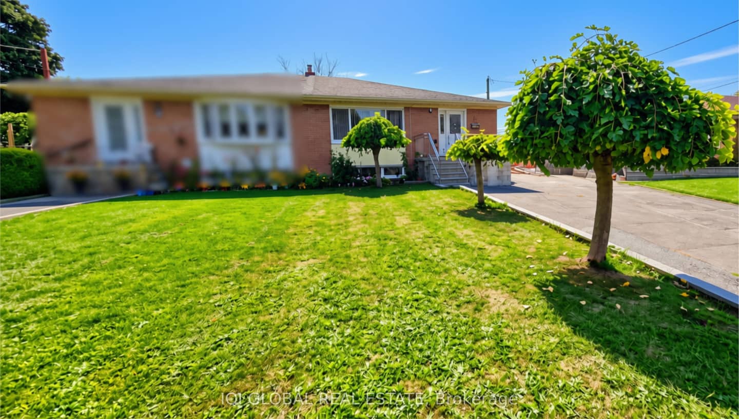 11 Stone Court, Toronto, ON M9M 1N1