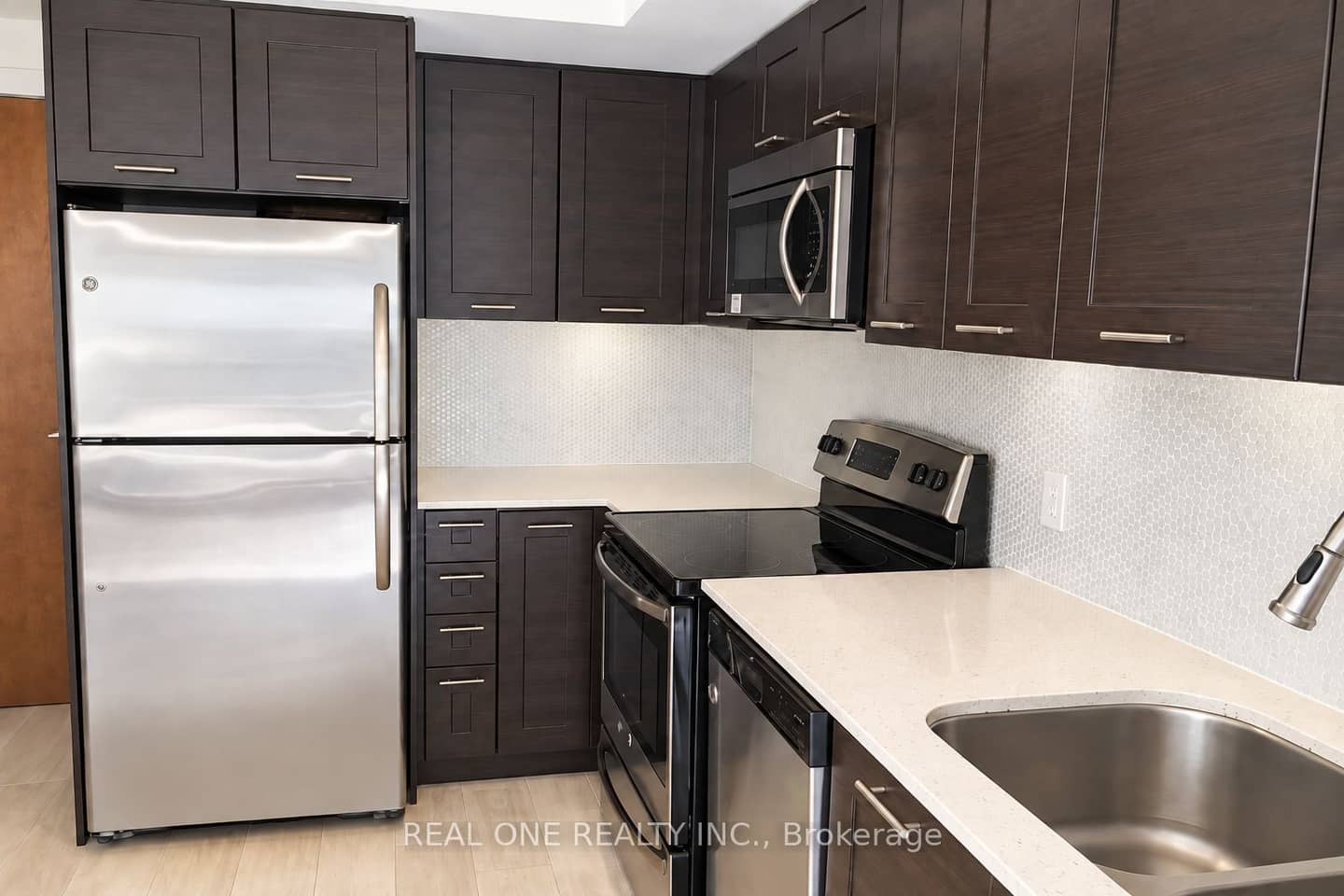 2200 Lakeshore Boulevard W 3203, Toronto, ON M8V 1A4