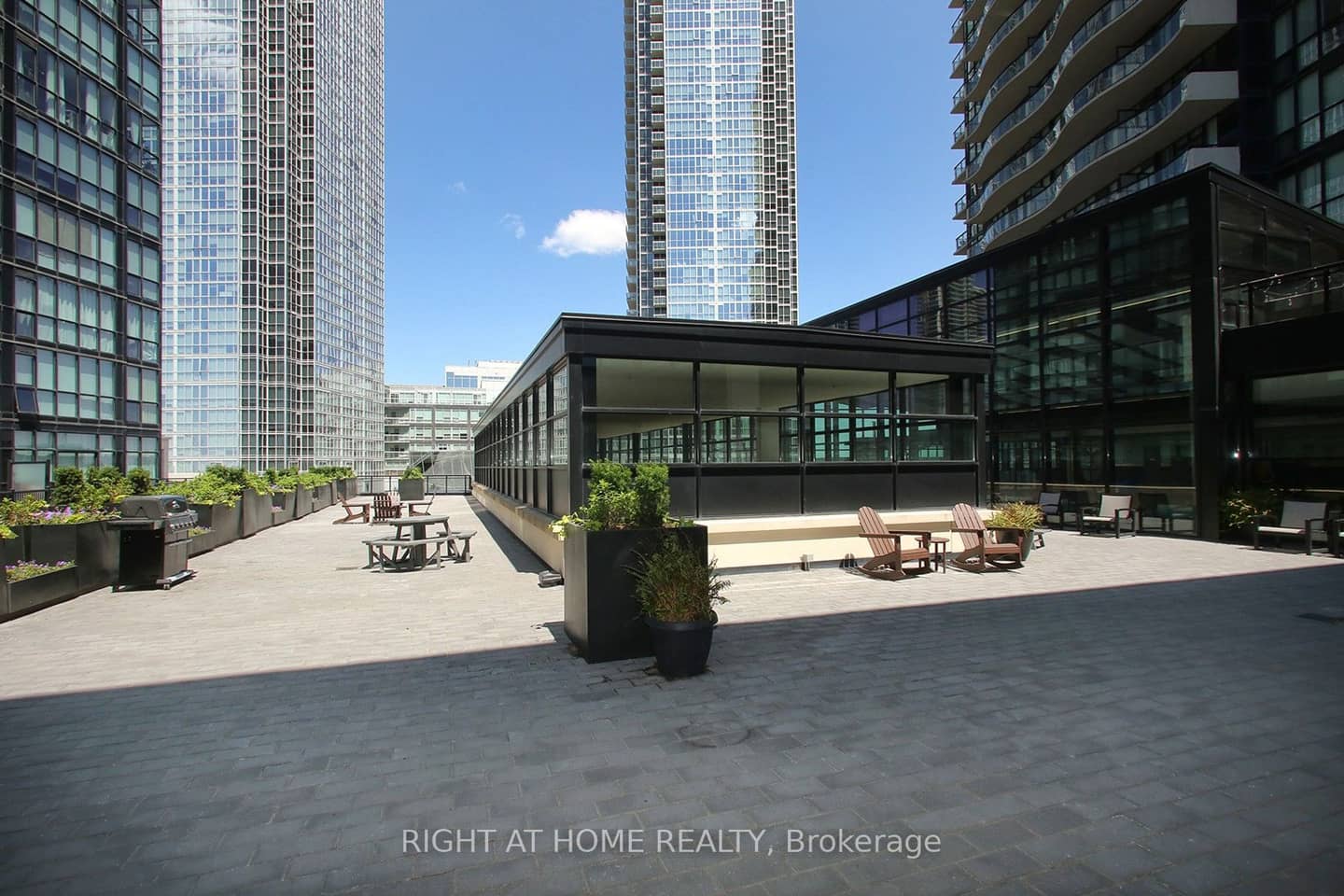 2910 W Highway No, 7 Road W 312, Vaughan, ON L4K 0H8
