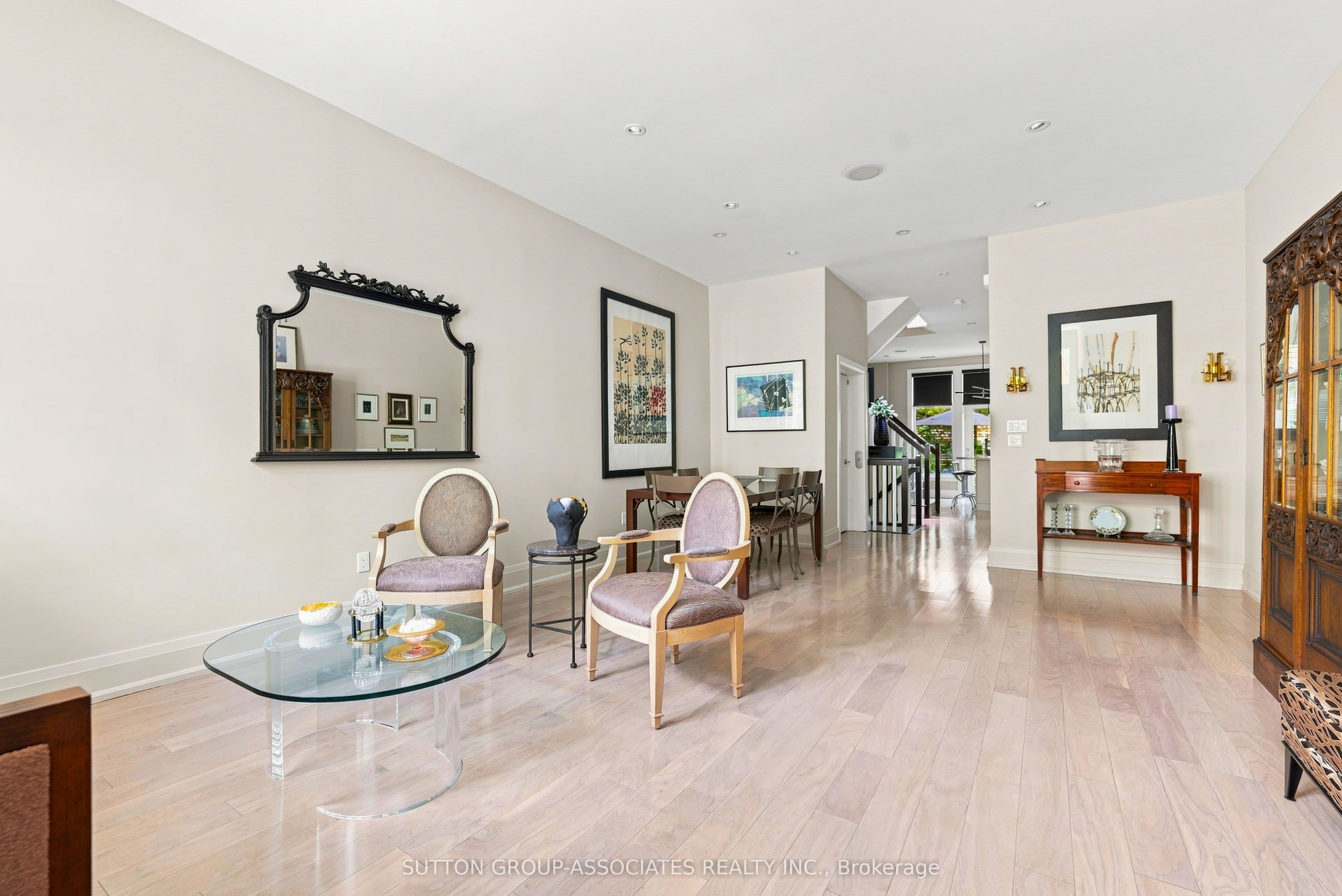 385 Brunswick Avenue TH9, Toronto, ON M5R 3R1