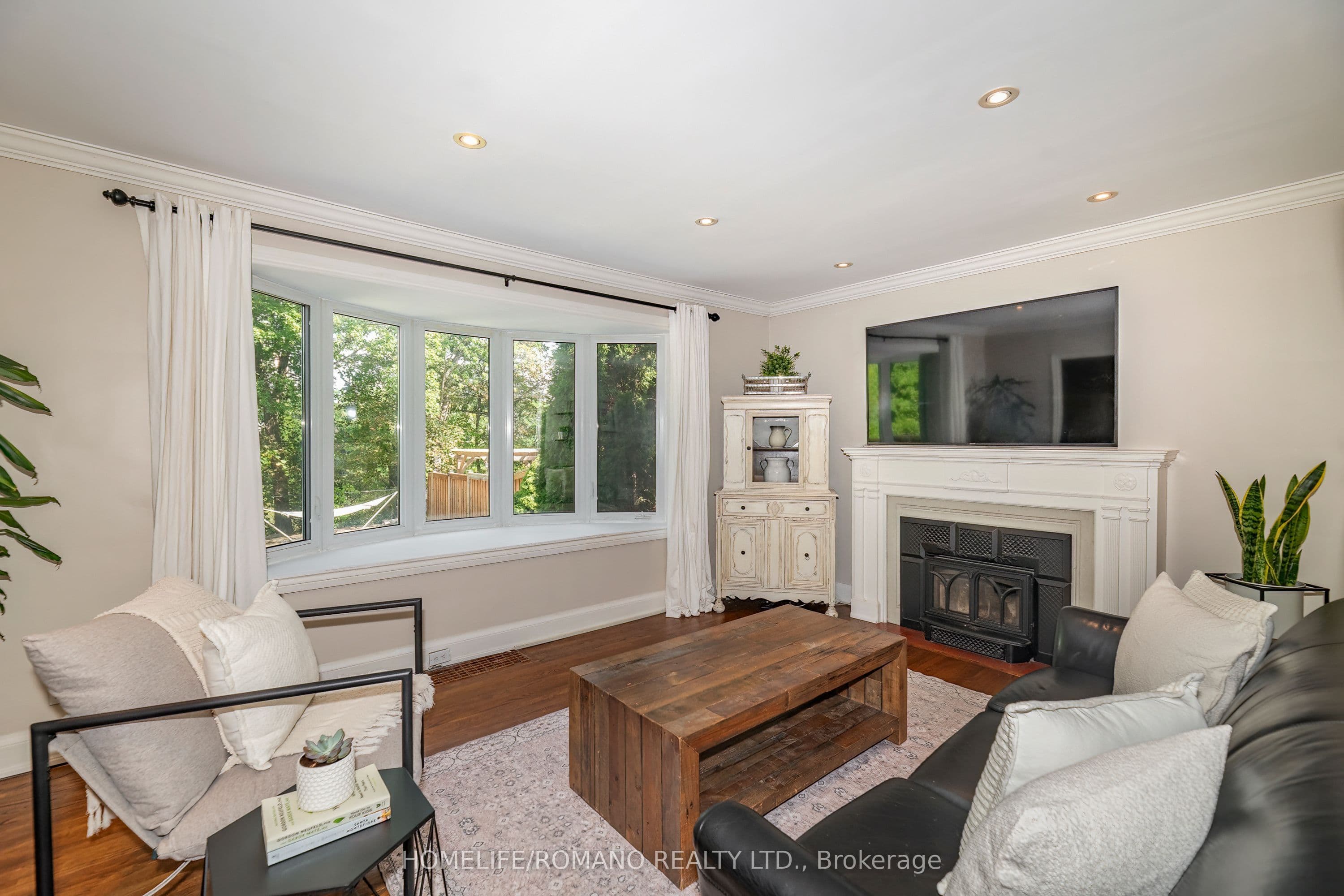45 Riverview Heights, Toronto, ON M9P 2N3