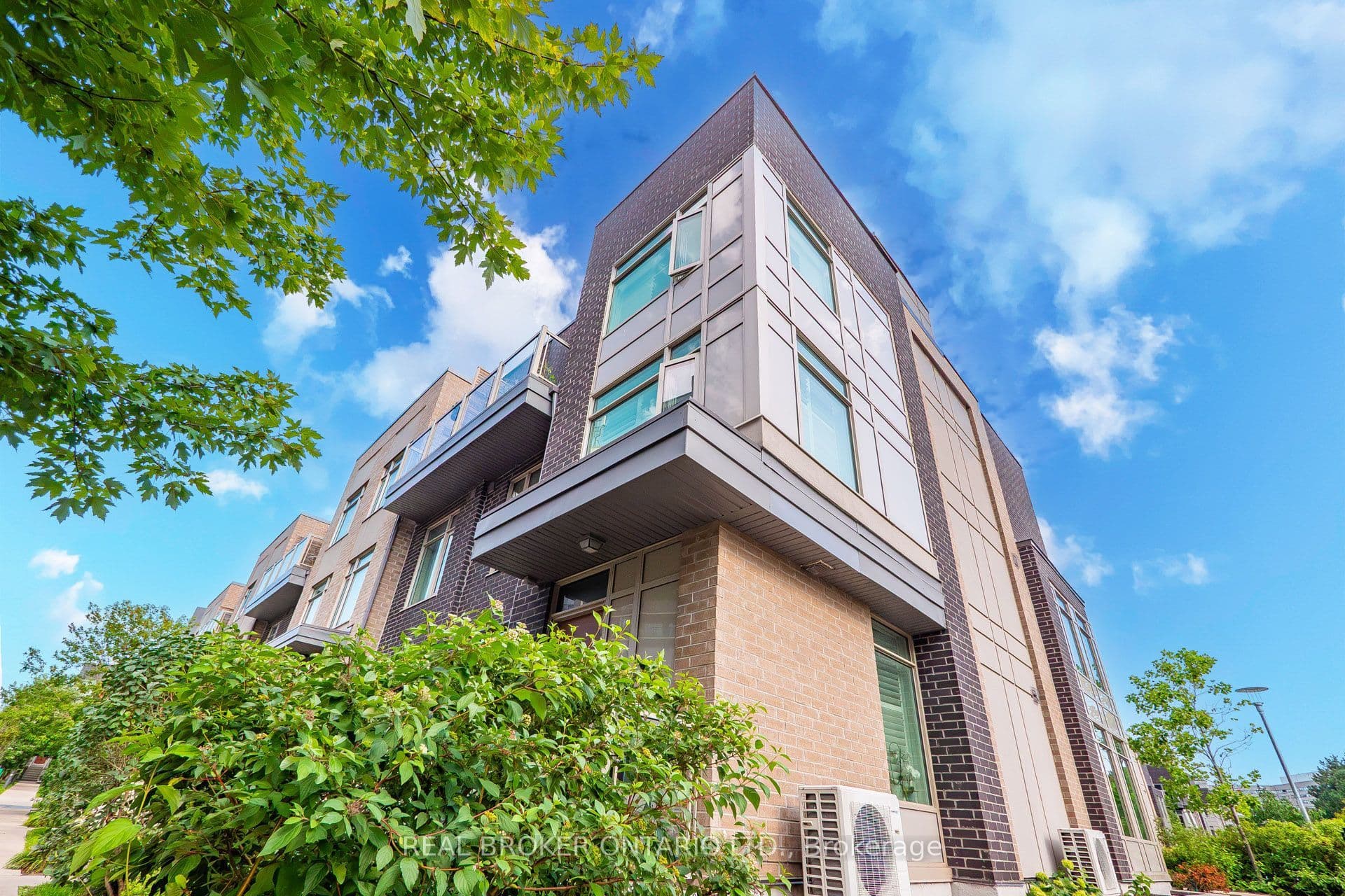 35 Applewood Lane 63, Toronto, ON M9C 0C1