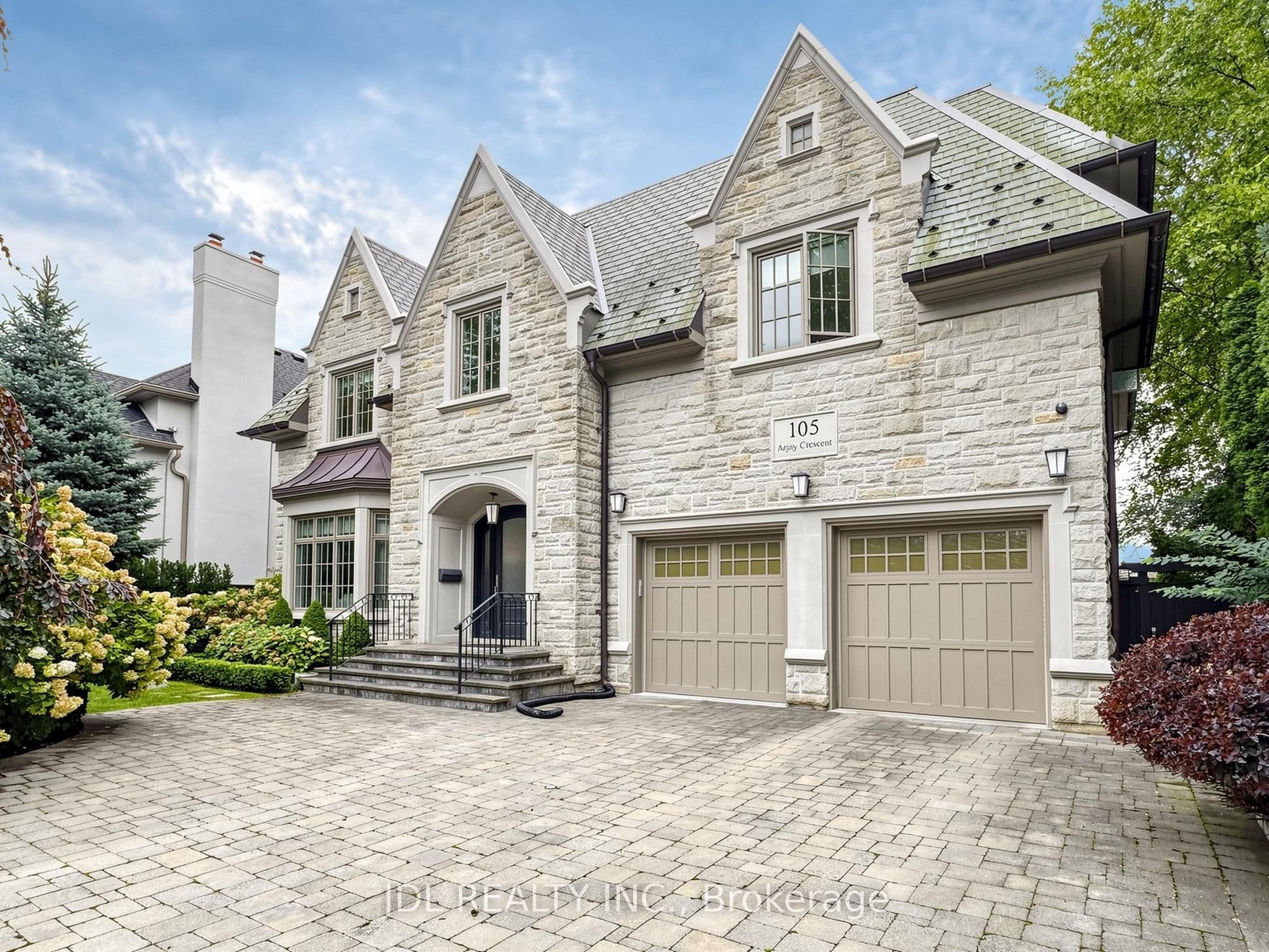 105 Arjay Crescent, Toronto, ON M2L 1C6