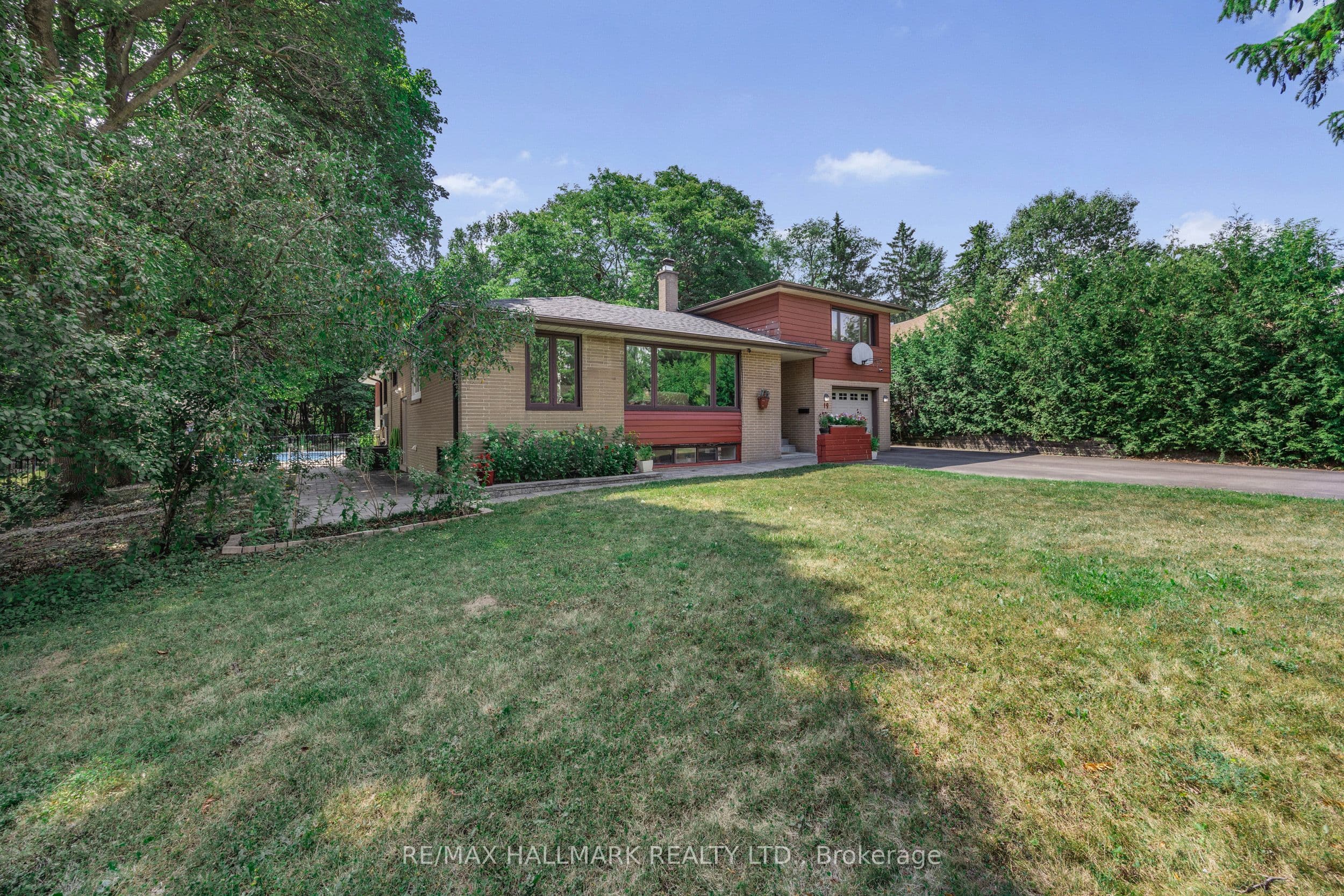 19 Talwood Drive, Toronto, ON M3B 2P4