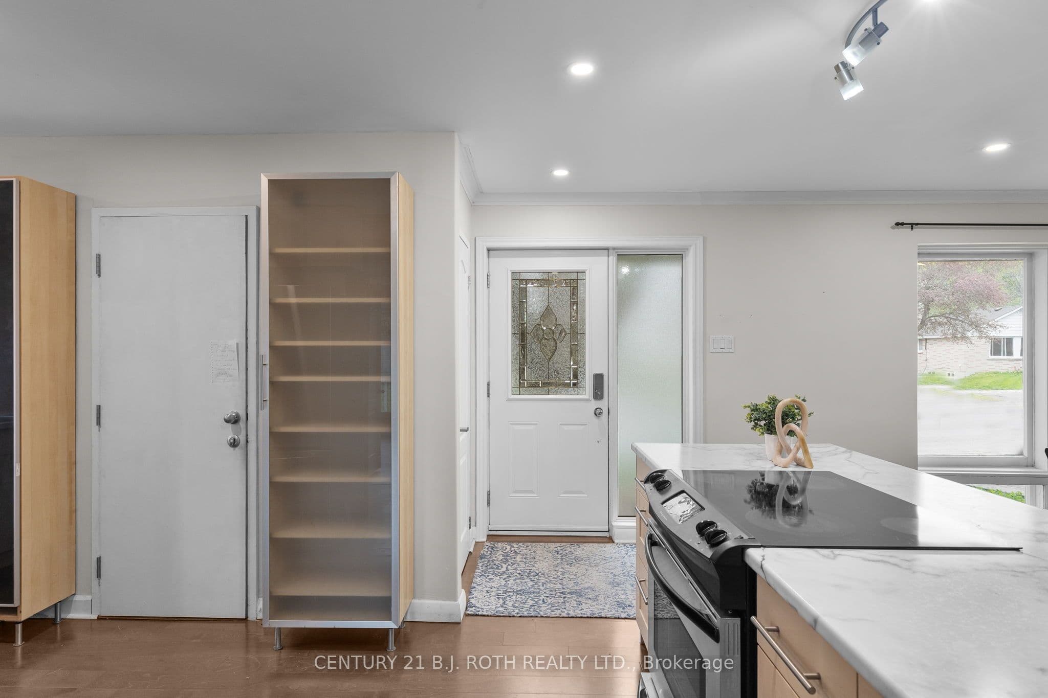 243 Wellington Street E Main Level, Barrie, ON L4M 2E4