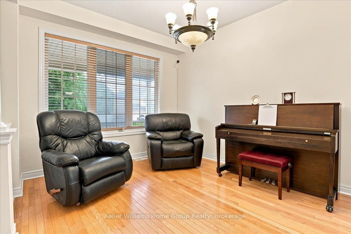 12 Thorndale Road, Brampton, ON L6P 1H3