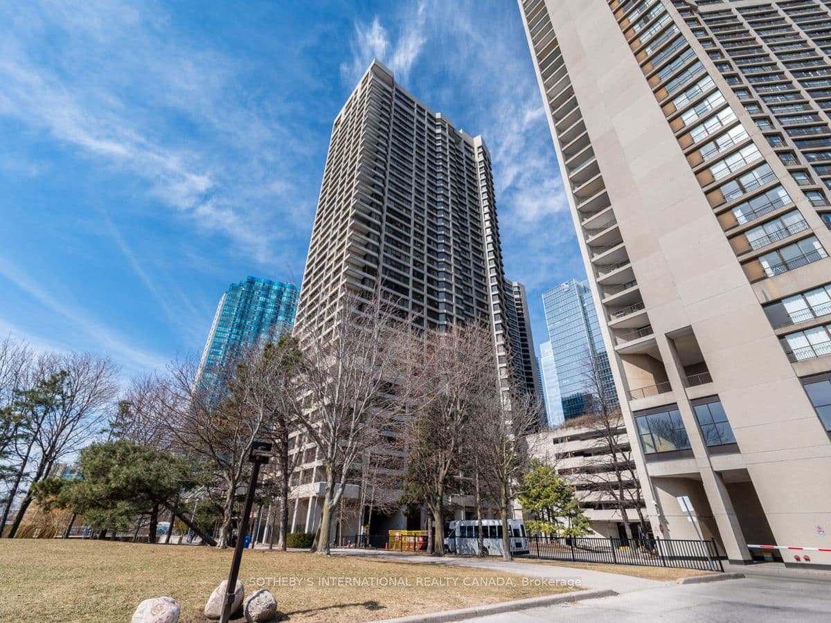 65 Harbour Square 2204, Toronto, ON M5J 2L4