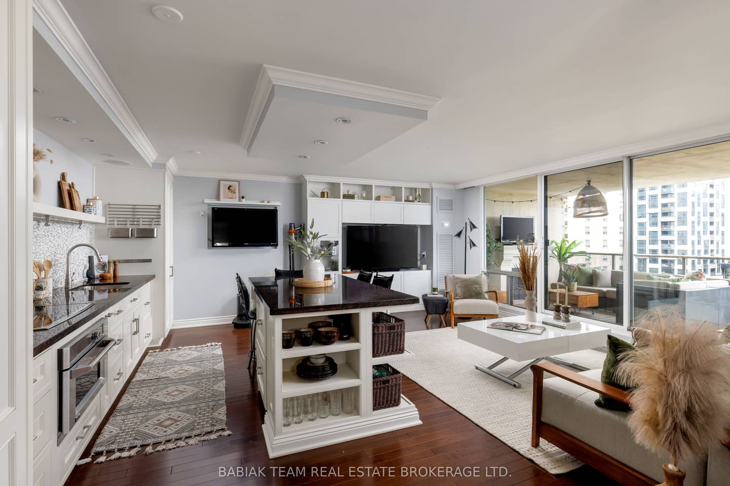50 Quebec Avenue 705, Toronto, ON M6P 4B4