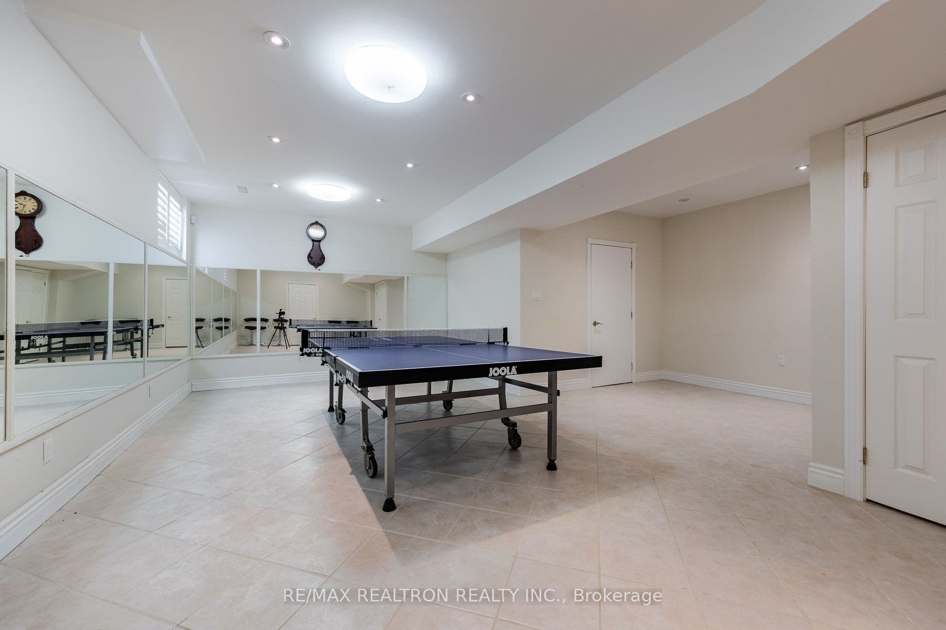 25 Clarkhill Street, Toronto, ON M2R 2G6