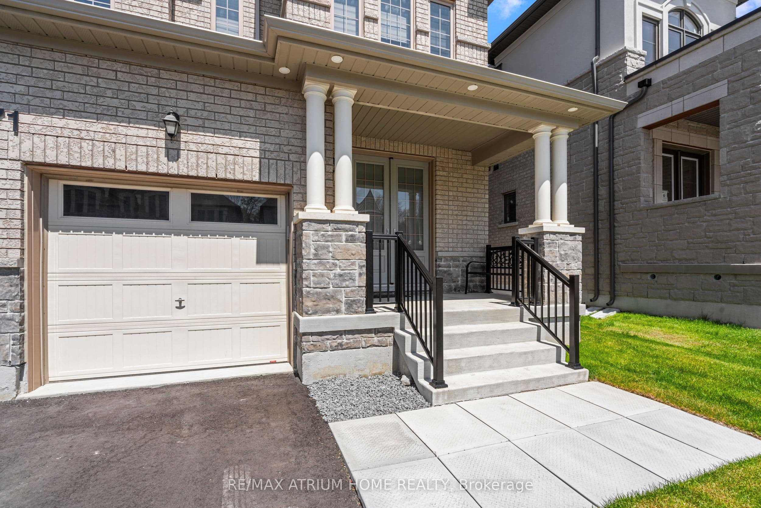 71 Silk Twist Drive, East Gwillimbury, ON L9N 0W4