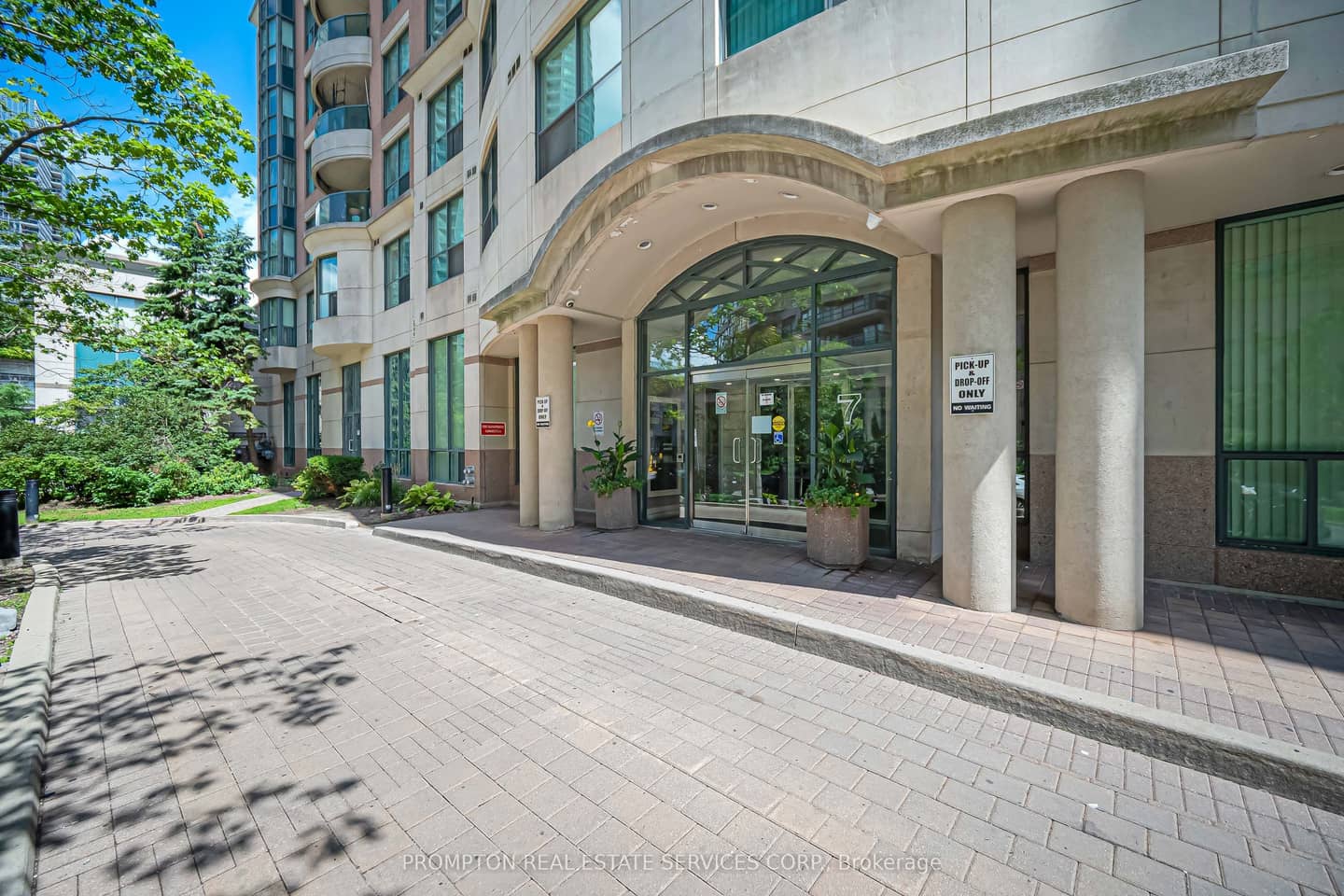 7 Lorraine Drive 807, Toronto, ON M2N 7H2