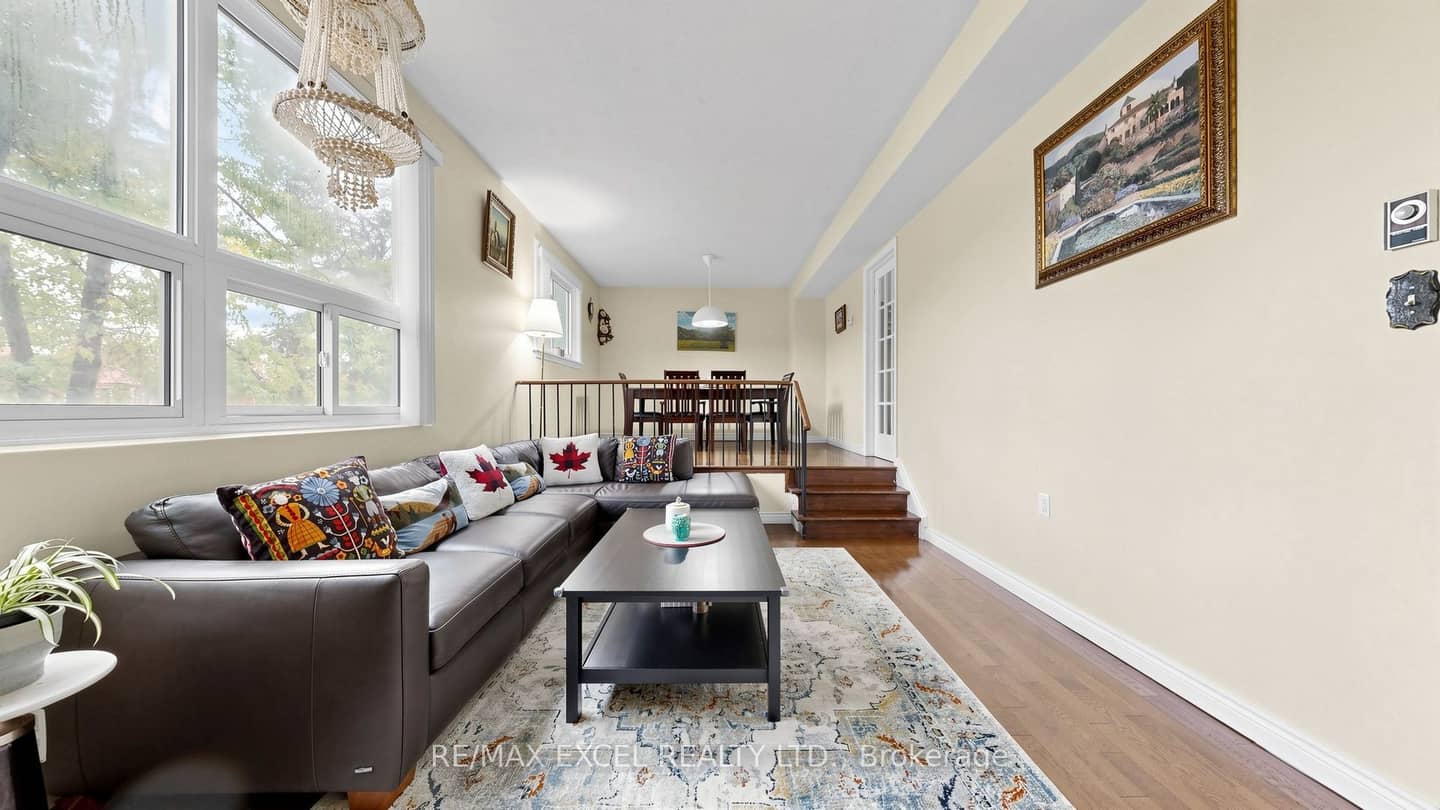 110 Courville Coach Way, Toronto, ON M2J 3V7