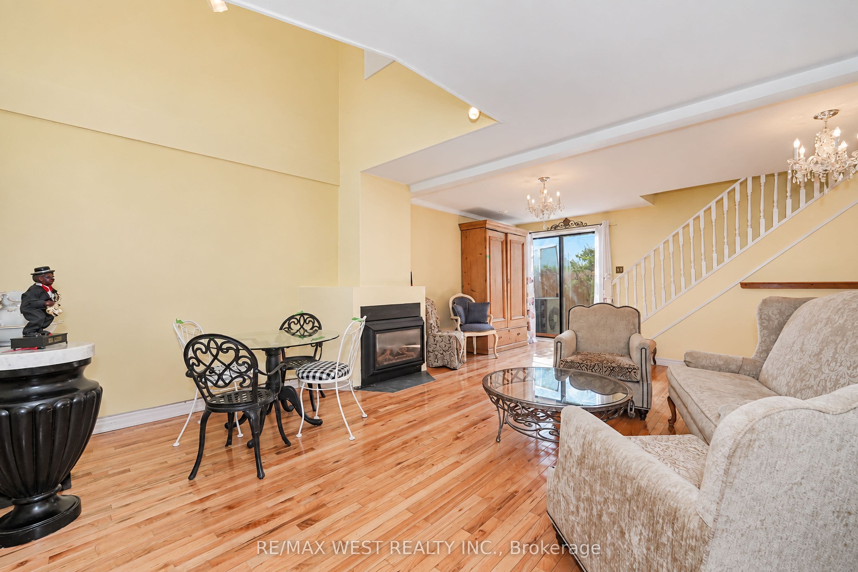311 Wellesley Street E, Toronto, ON M4X 1H2