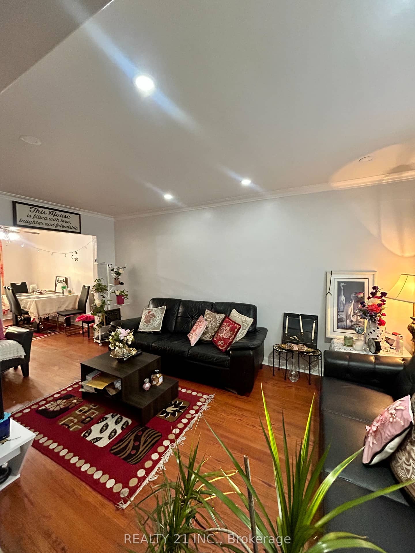 176 Linden Avenue, Toronto, ON M1K 3H8